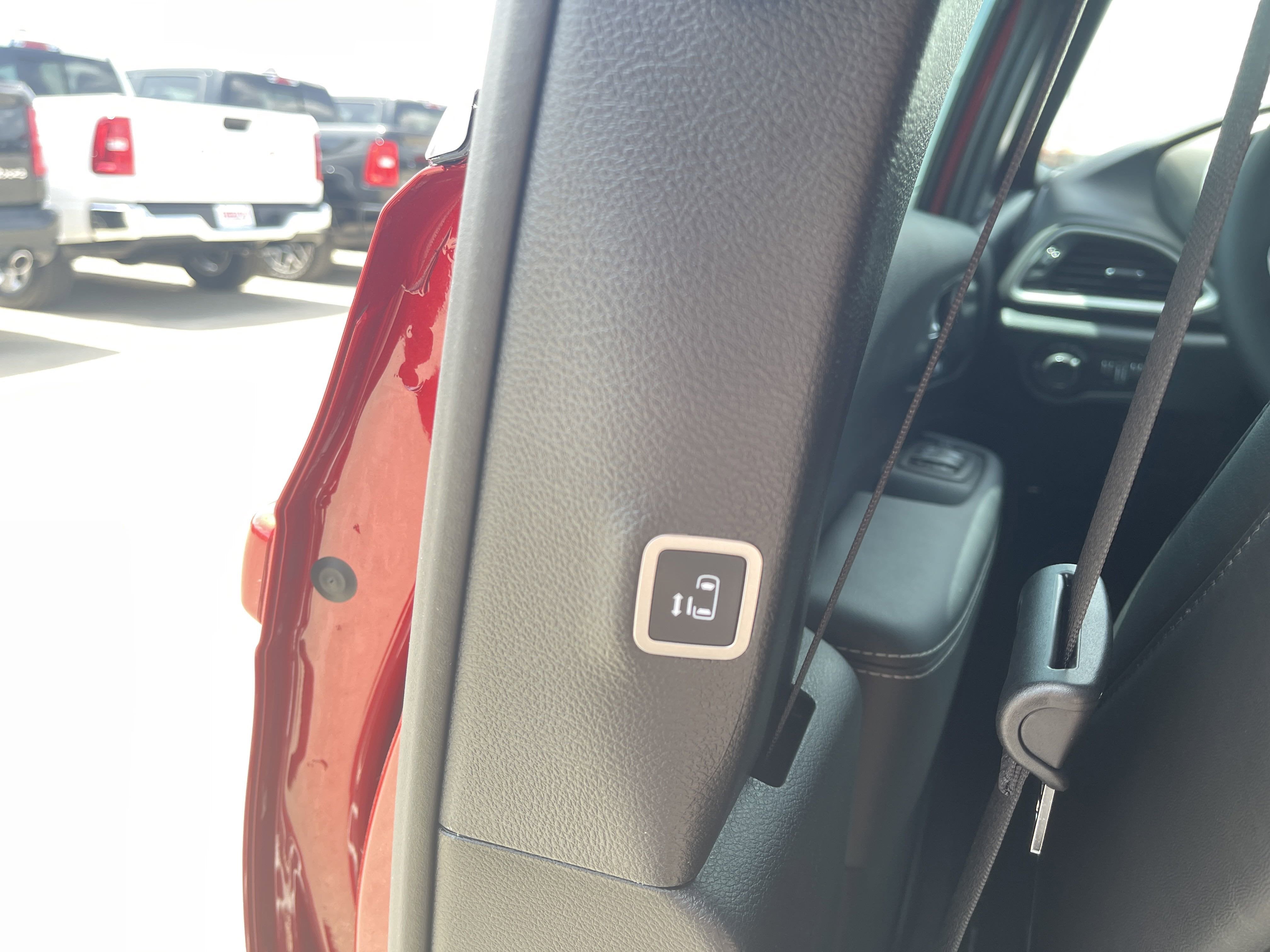 2025 Chrysler Voyager LX