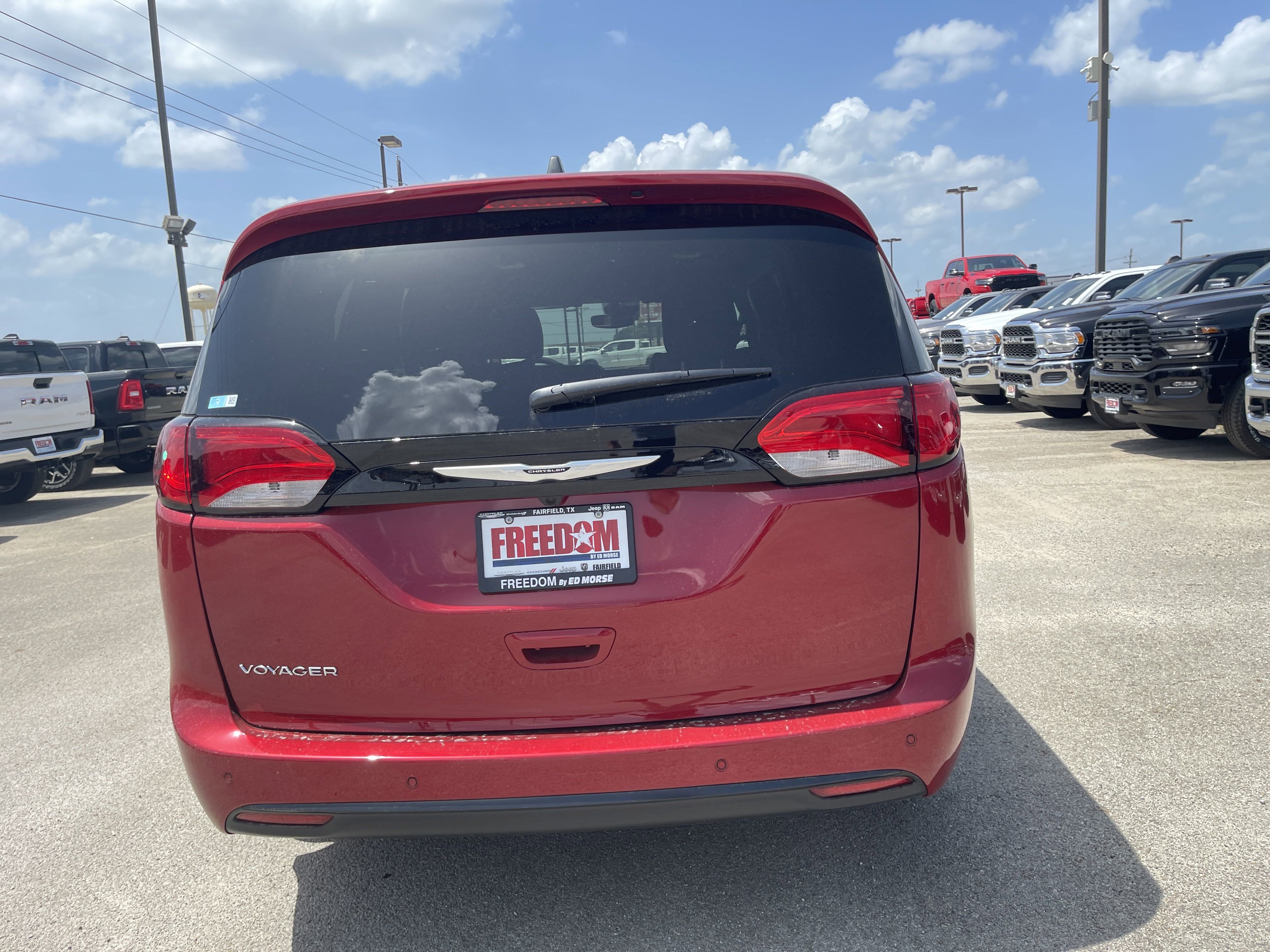 2025 Chrysler Voyager LX