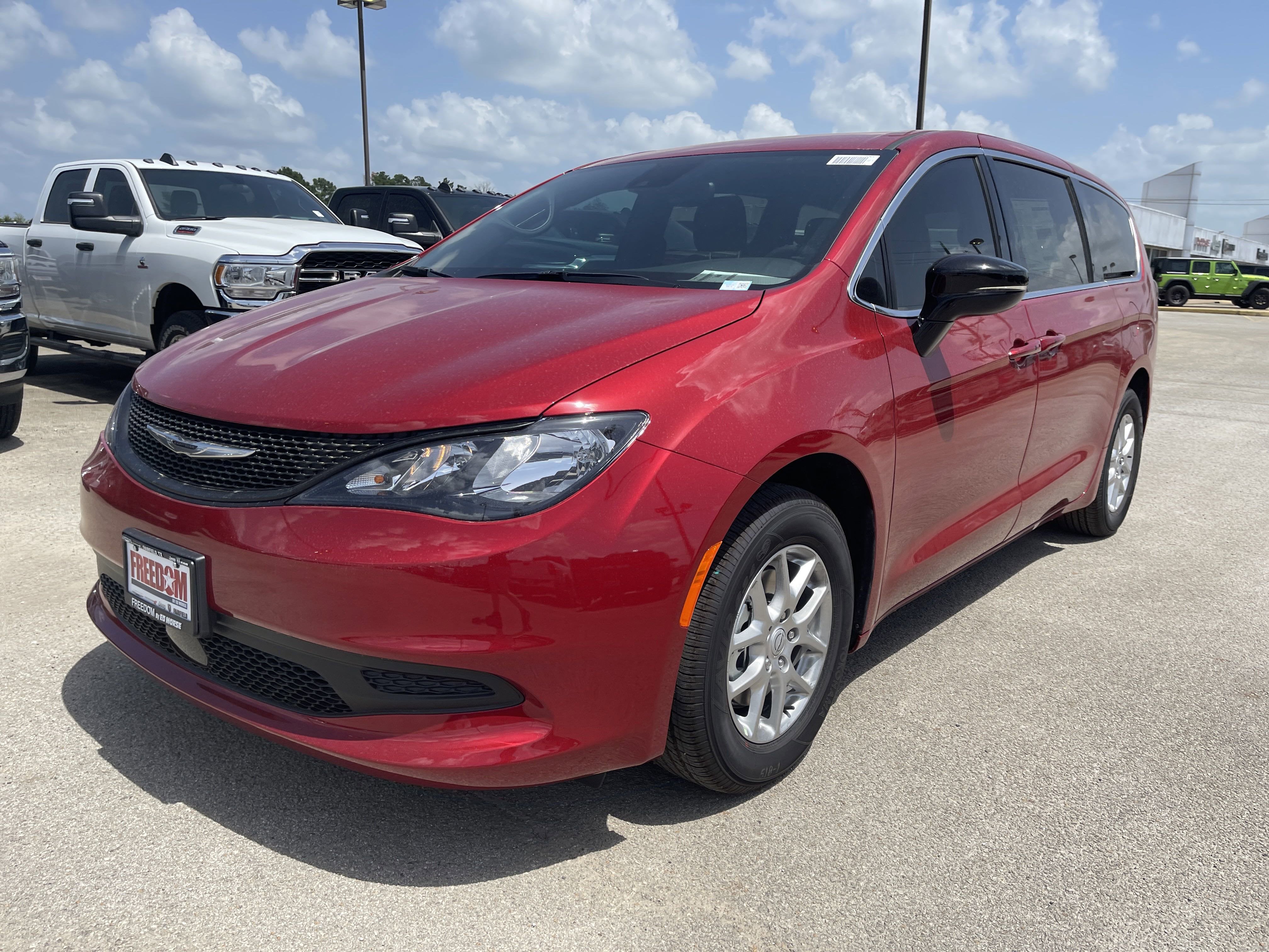 2025 Chrysler Voyager LX