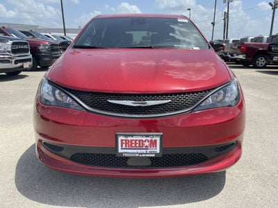 2025 Chrysler Voyager LX