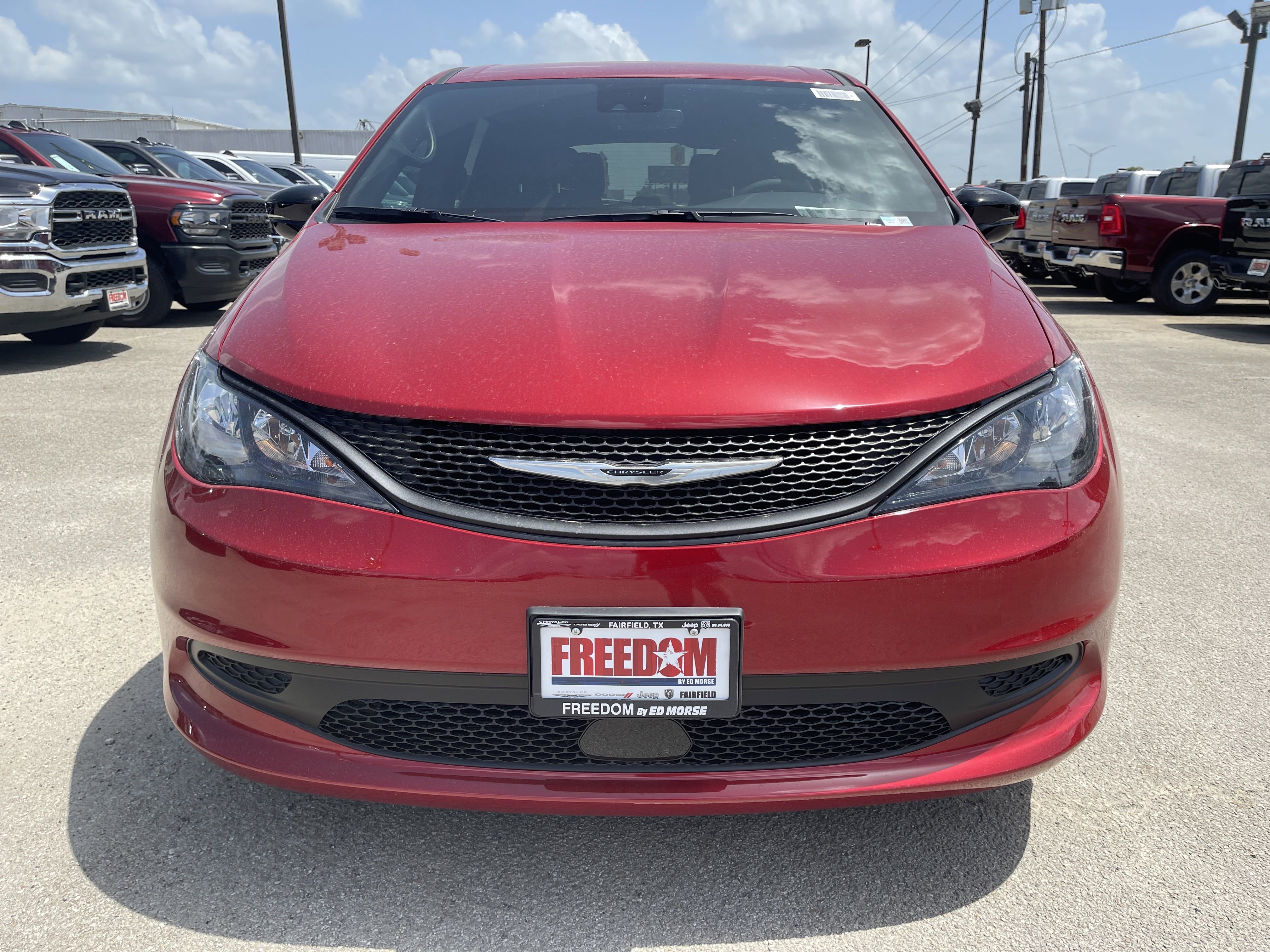 2025 Chrysler Voyager LX