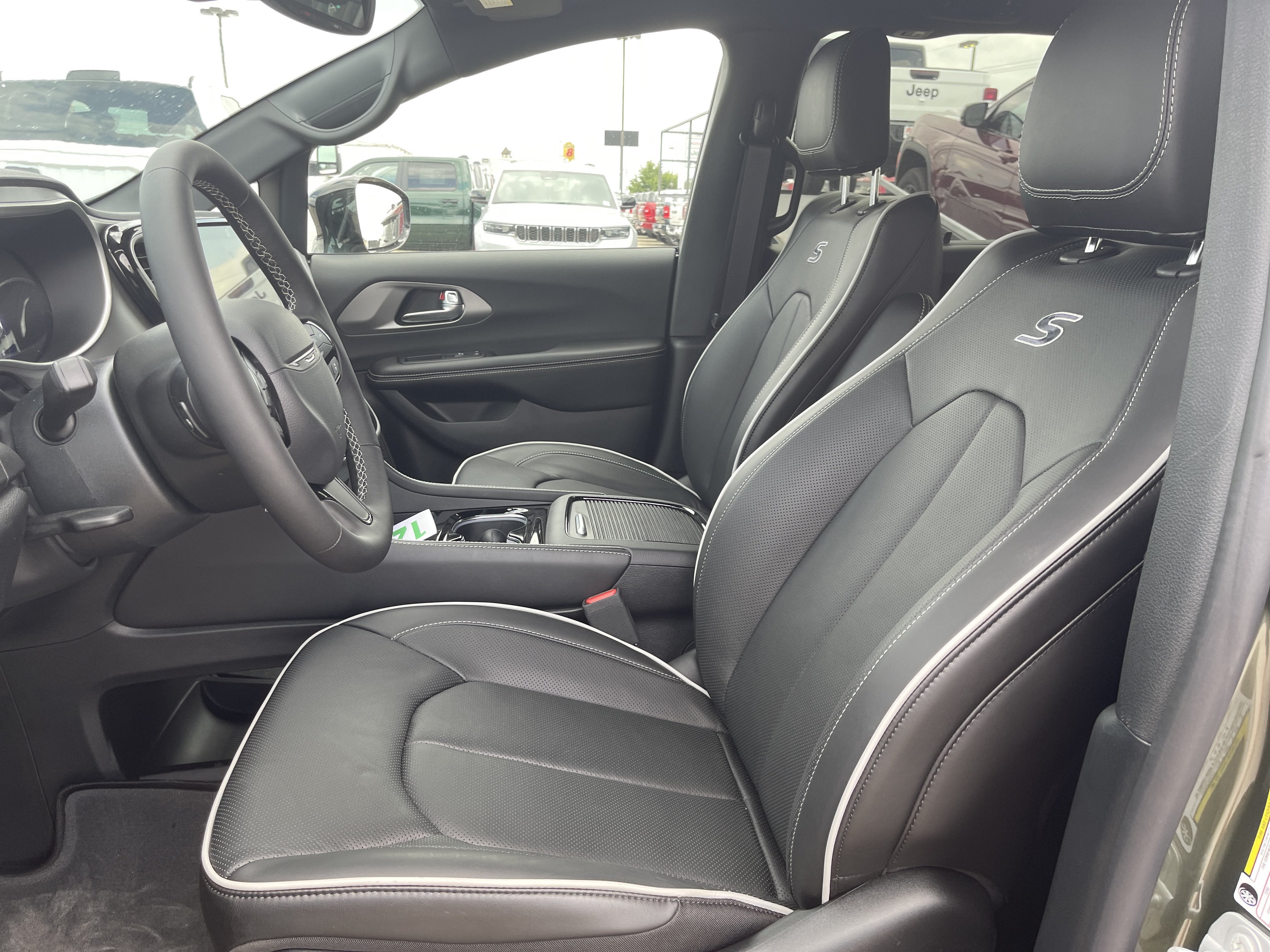 2027 Chrysler Pacifica Limited