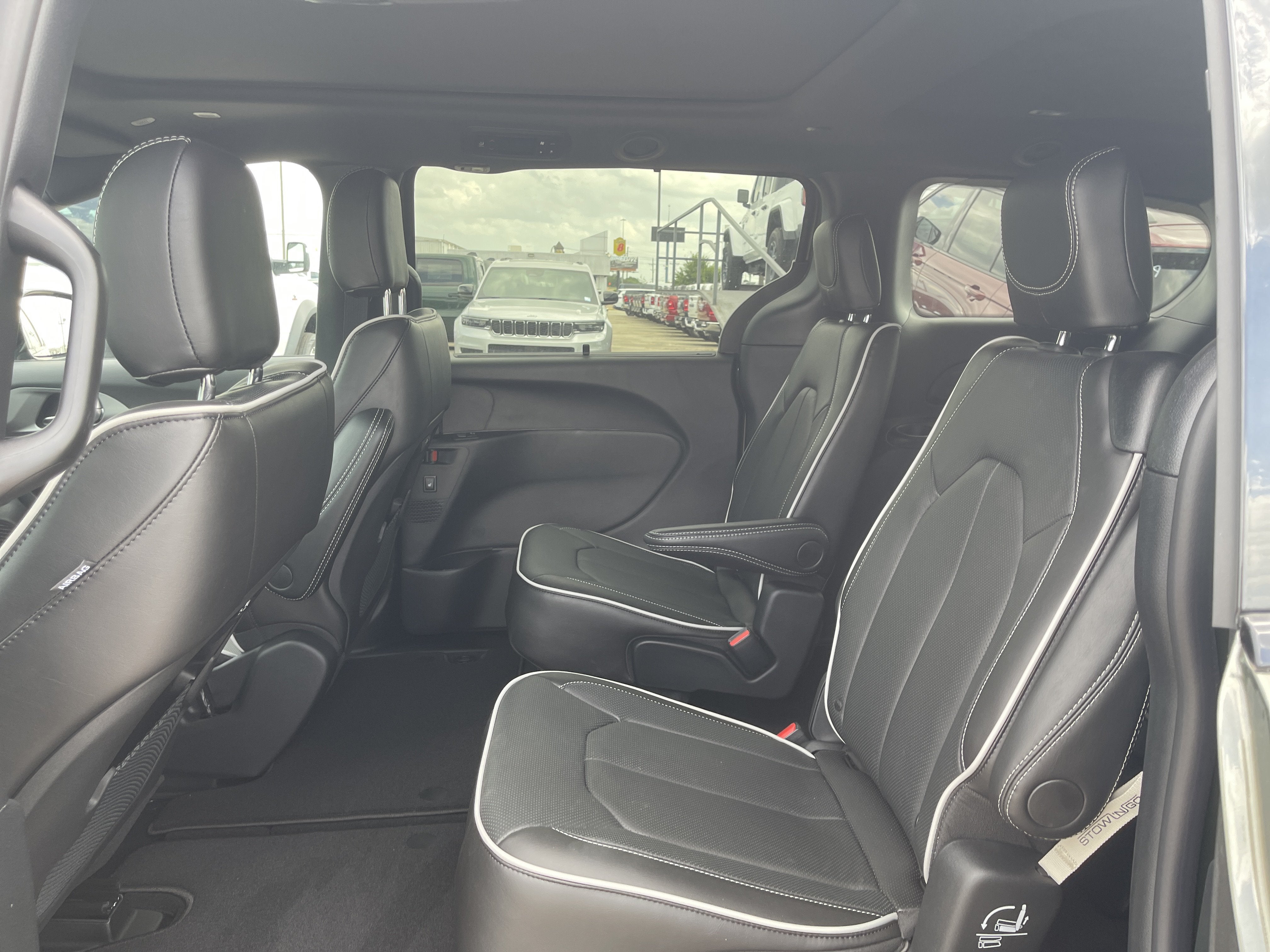 2027 Chrysler Pacifica Limited