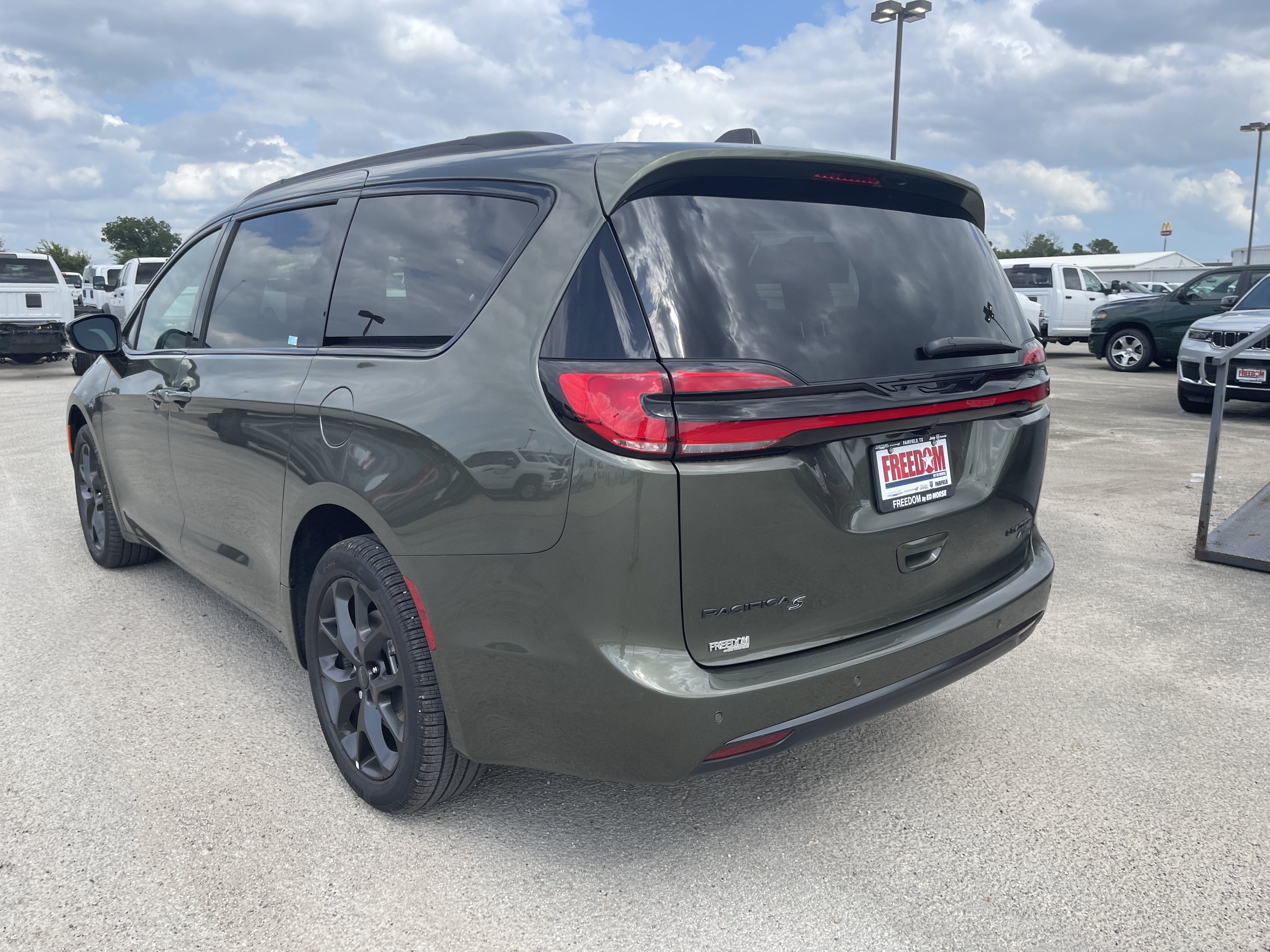 2027 Chrysler Pacifica Limited