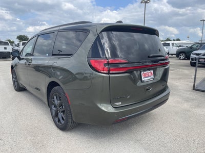 2027 Chrysler Pacifica Limited
