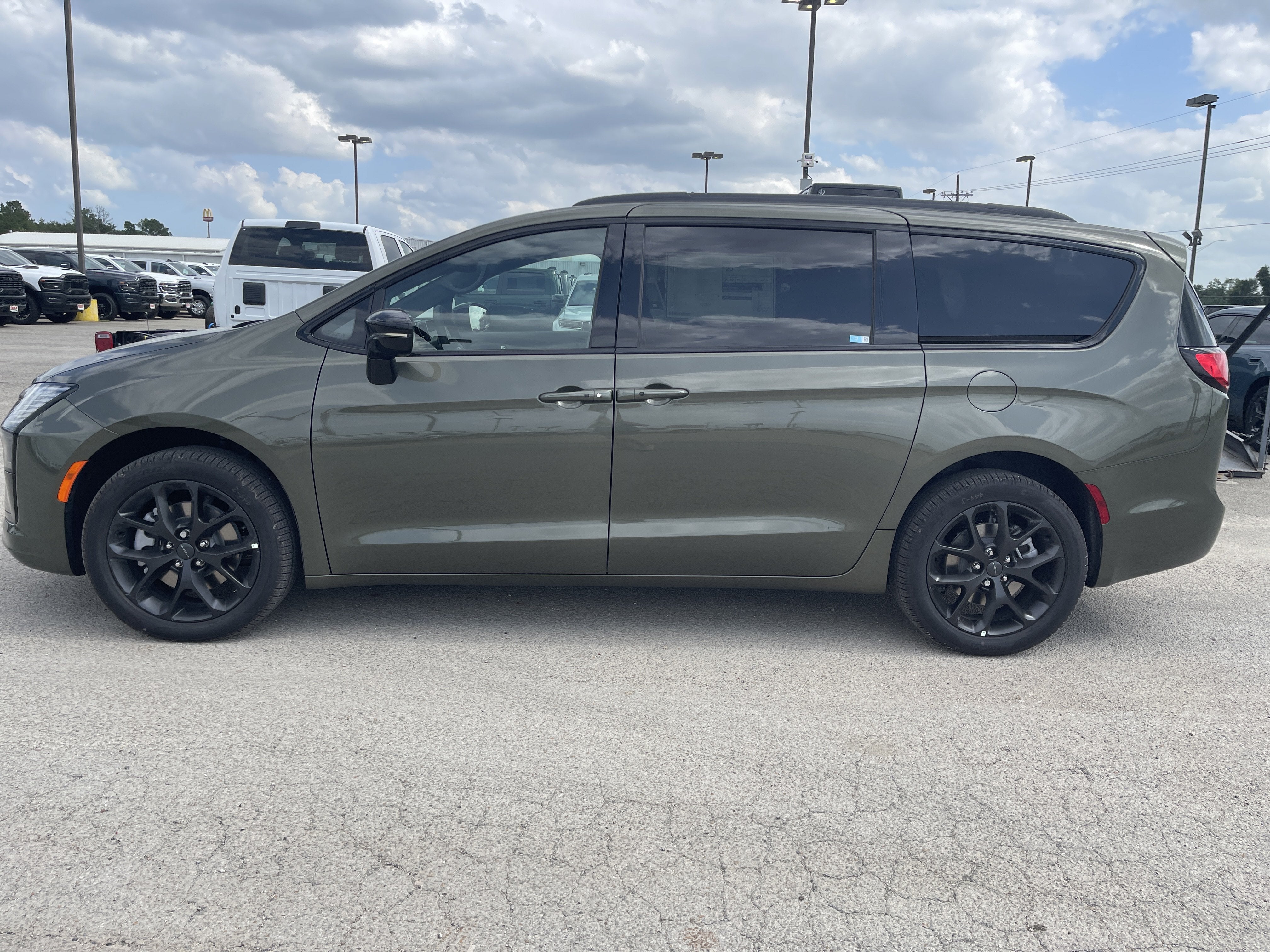 2027 Chrysler Pacifica Limited