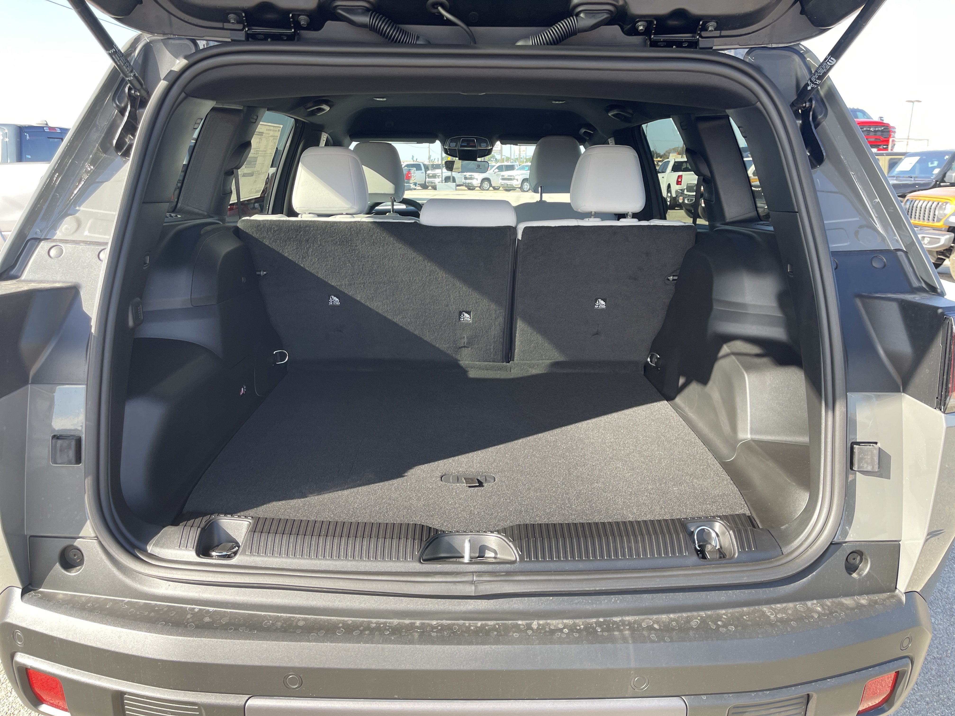 2027 Jeep Cherokee Laredo