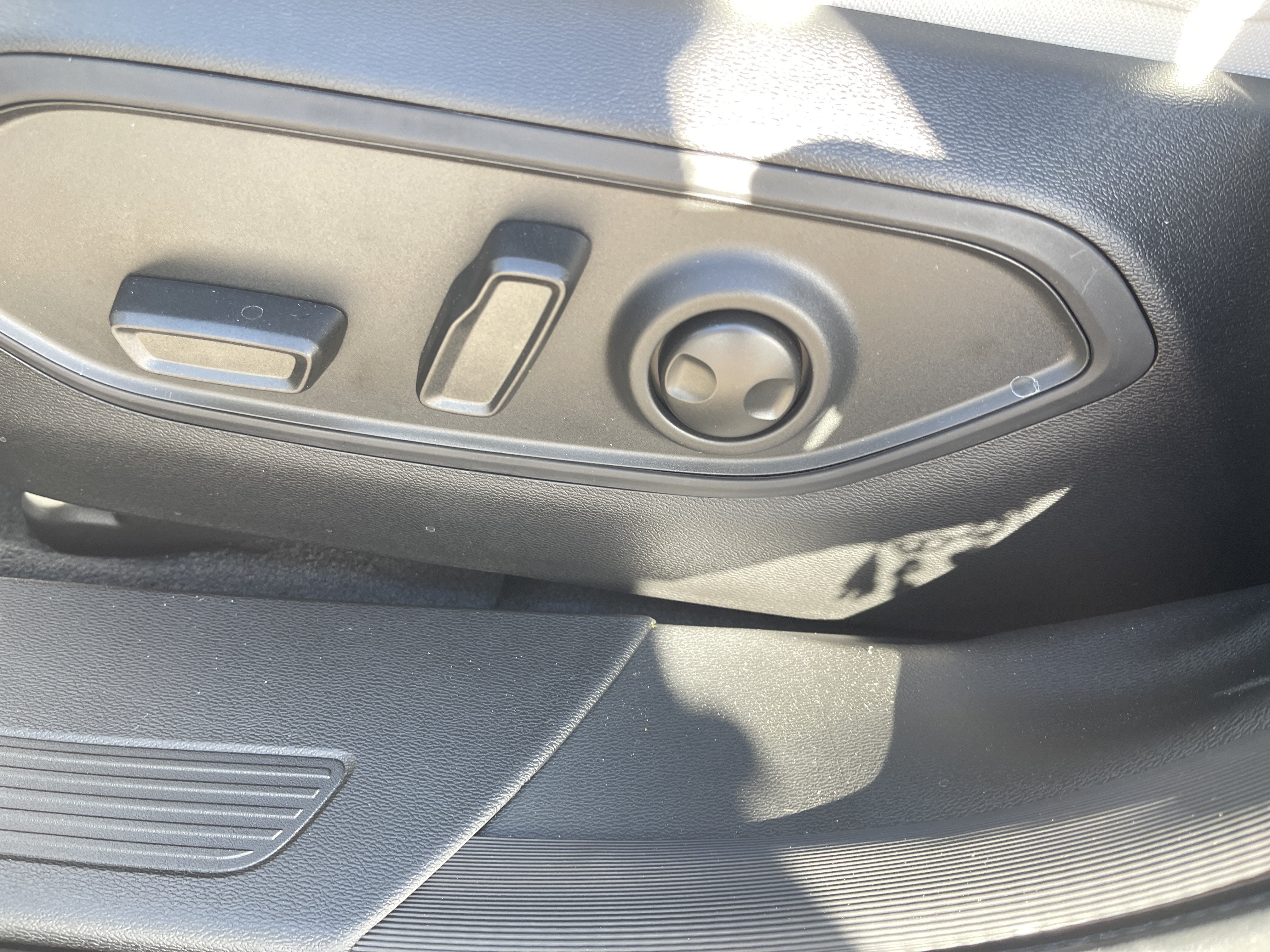 2027 Jeep Cherokee Laredo