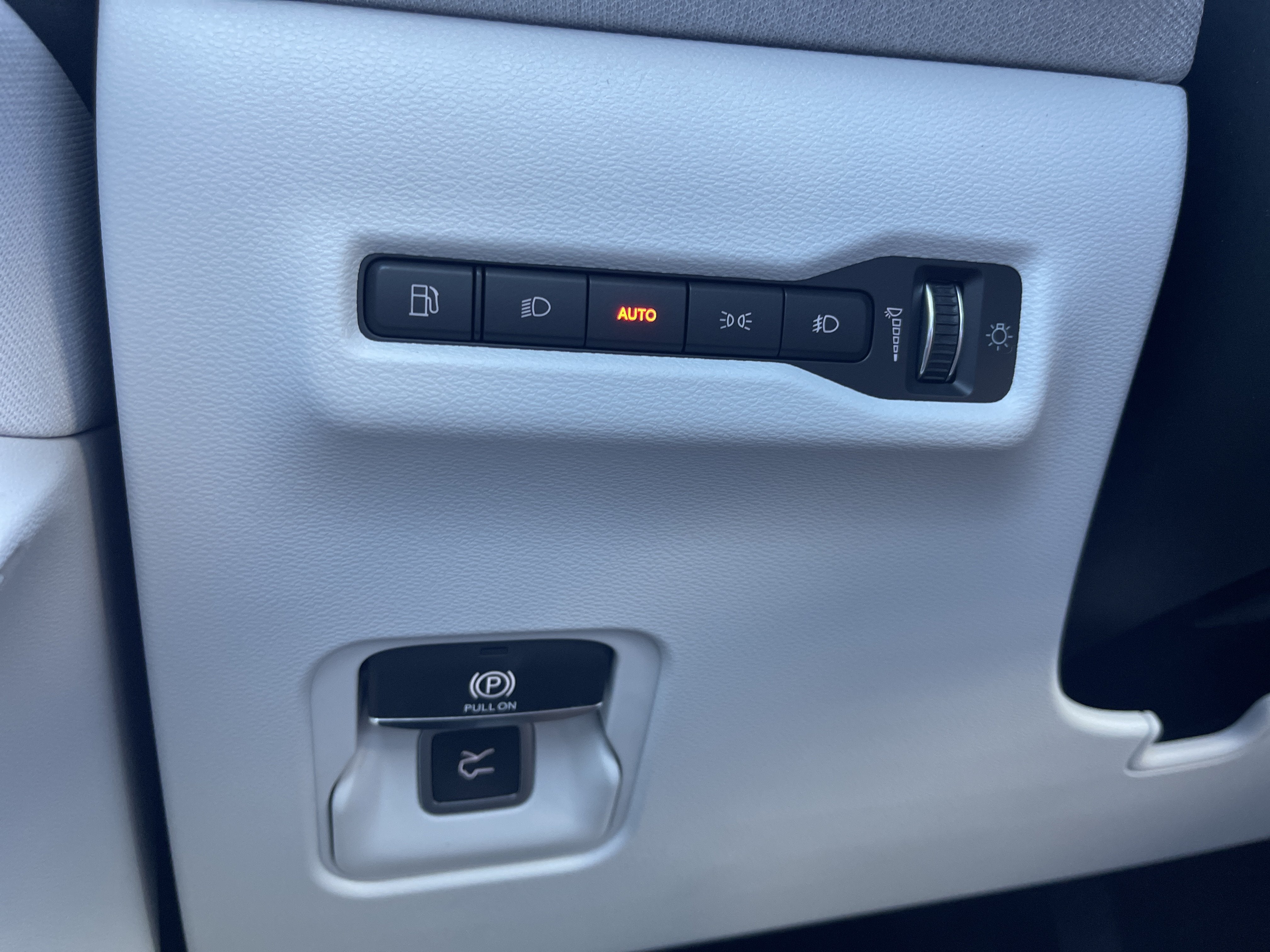 2027 Jeep Cherokee Laredo