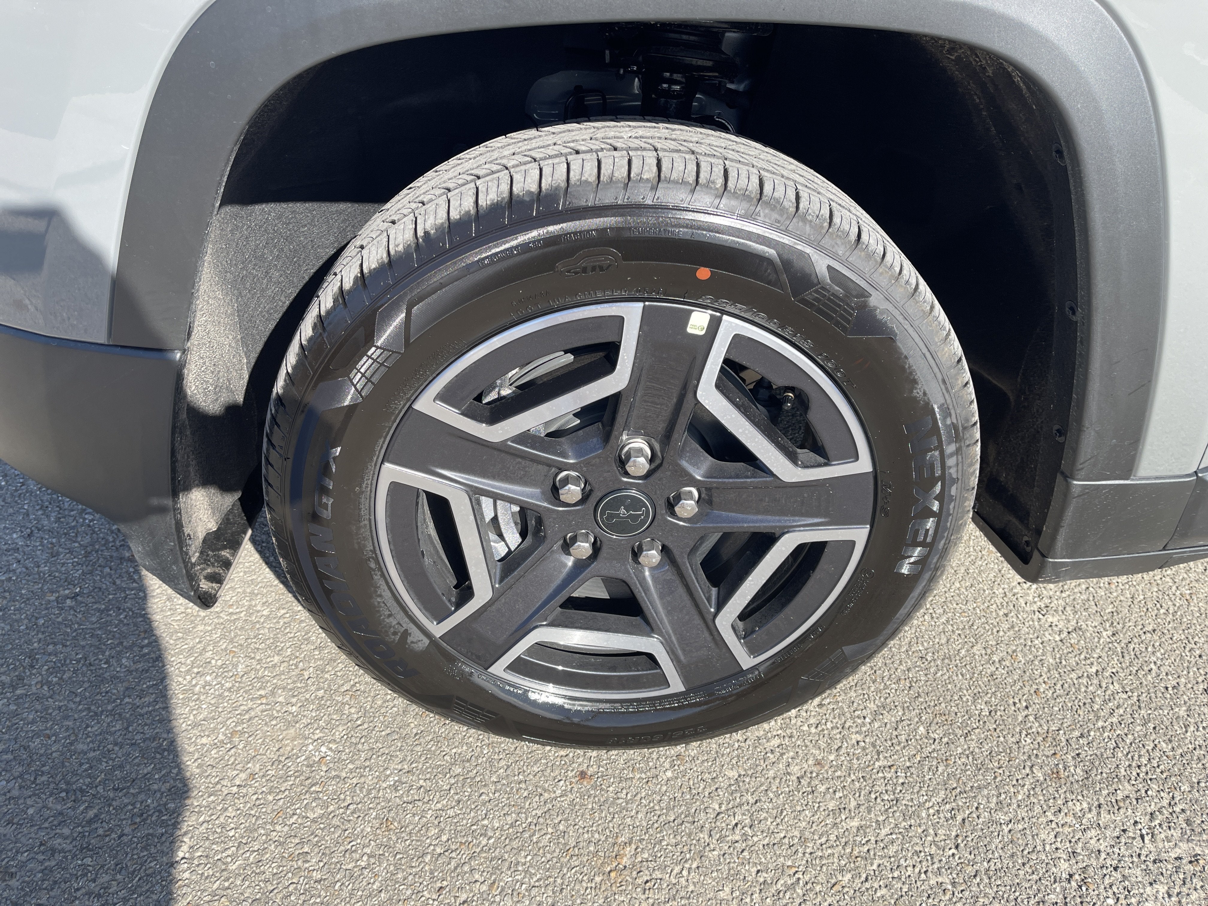 2027 Jeep Cherokee Laredo