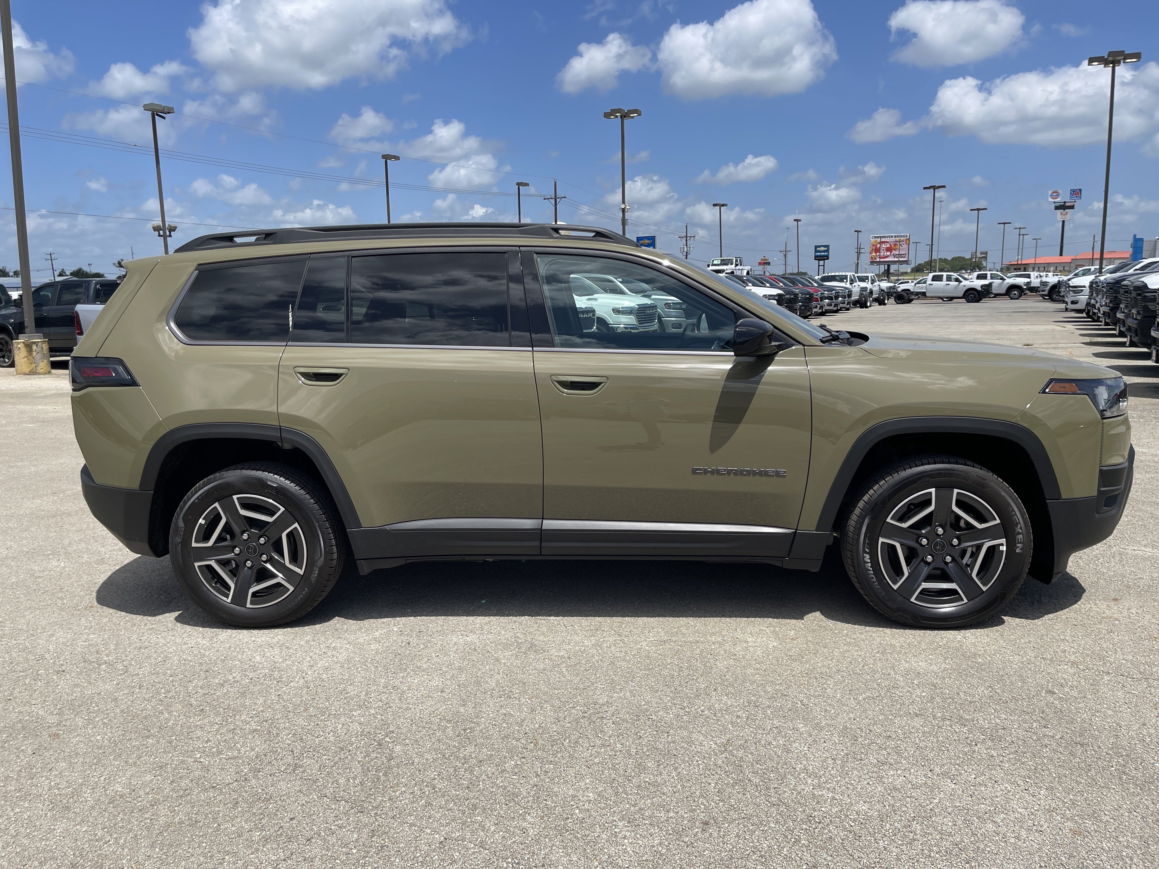 2026 Jeep Cherokee Laredo