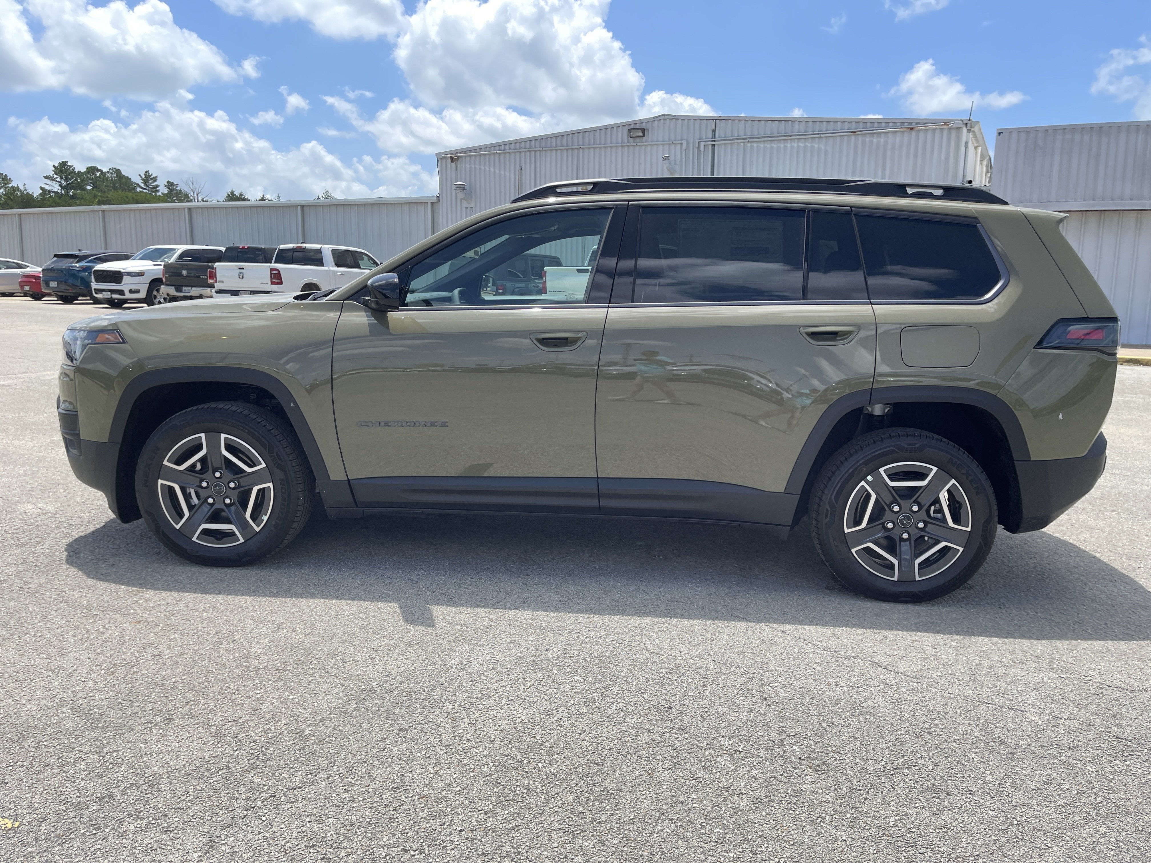 2026 Jeep Cherokee Laredo