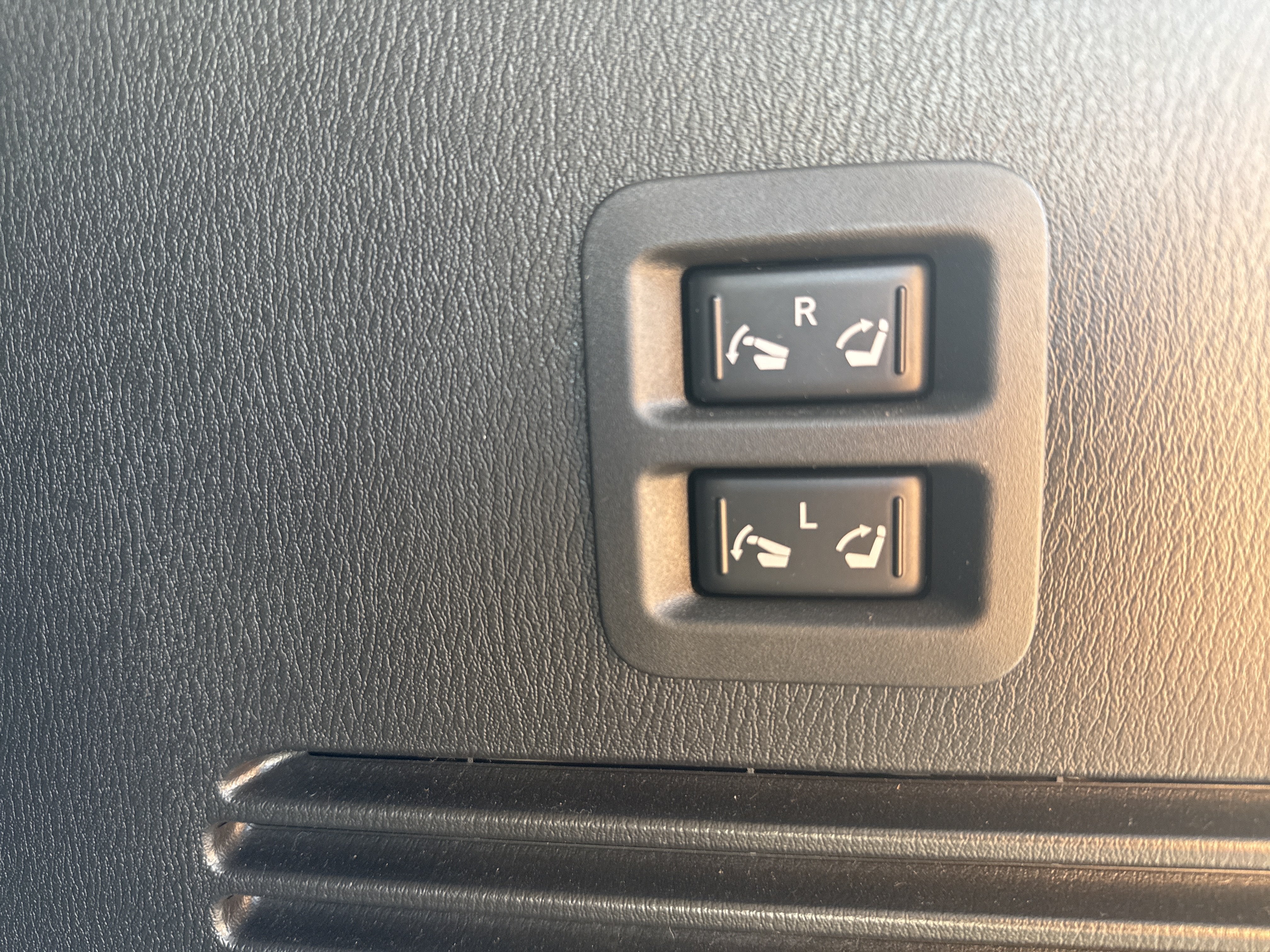 2023 INFINITI QX80 LUXE