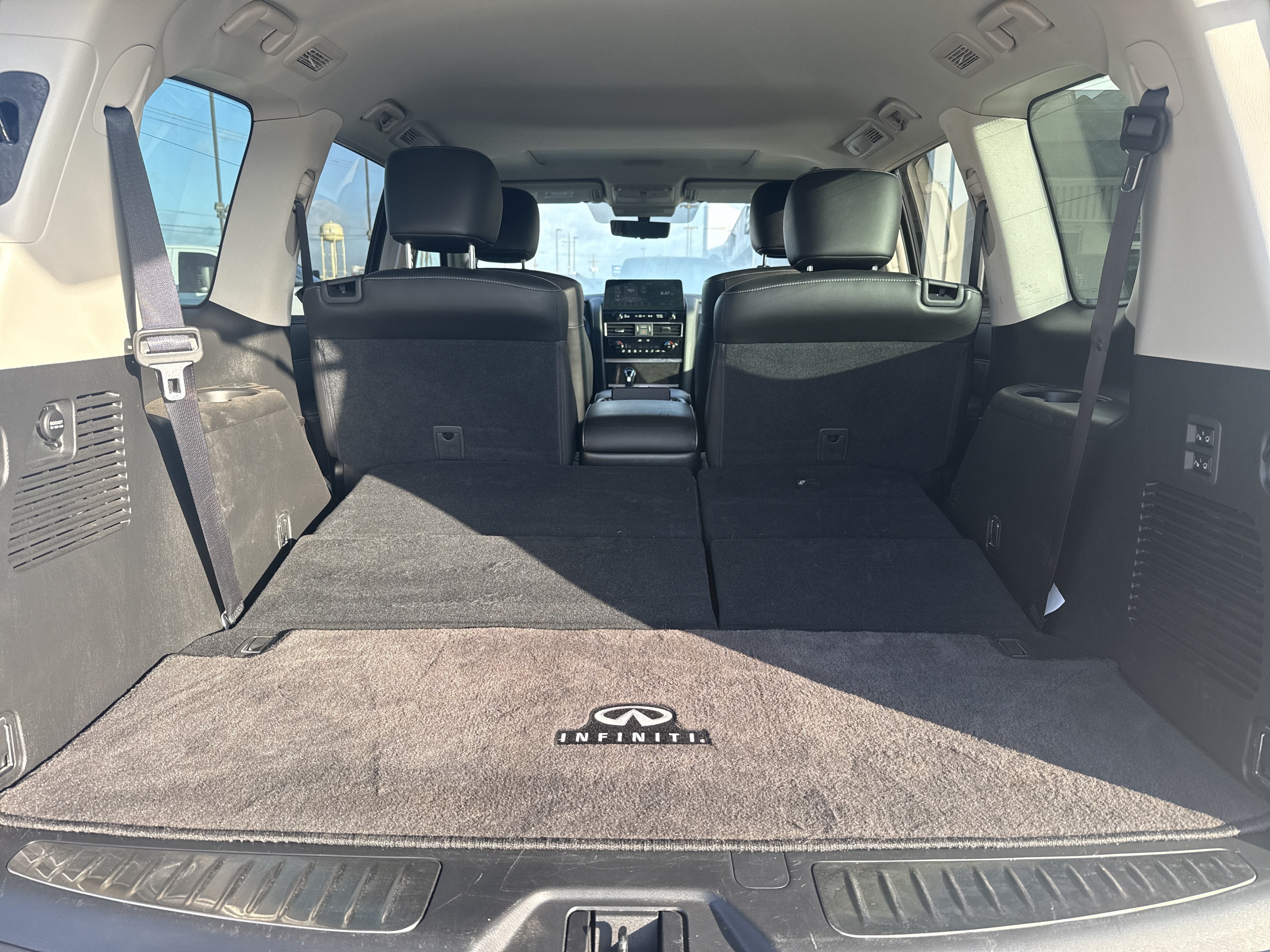 2023 INFINITI QX80 LUXE
