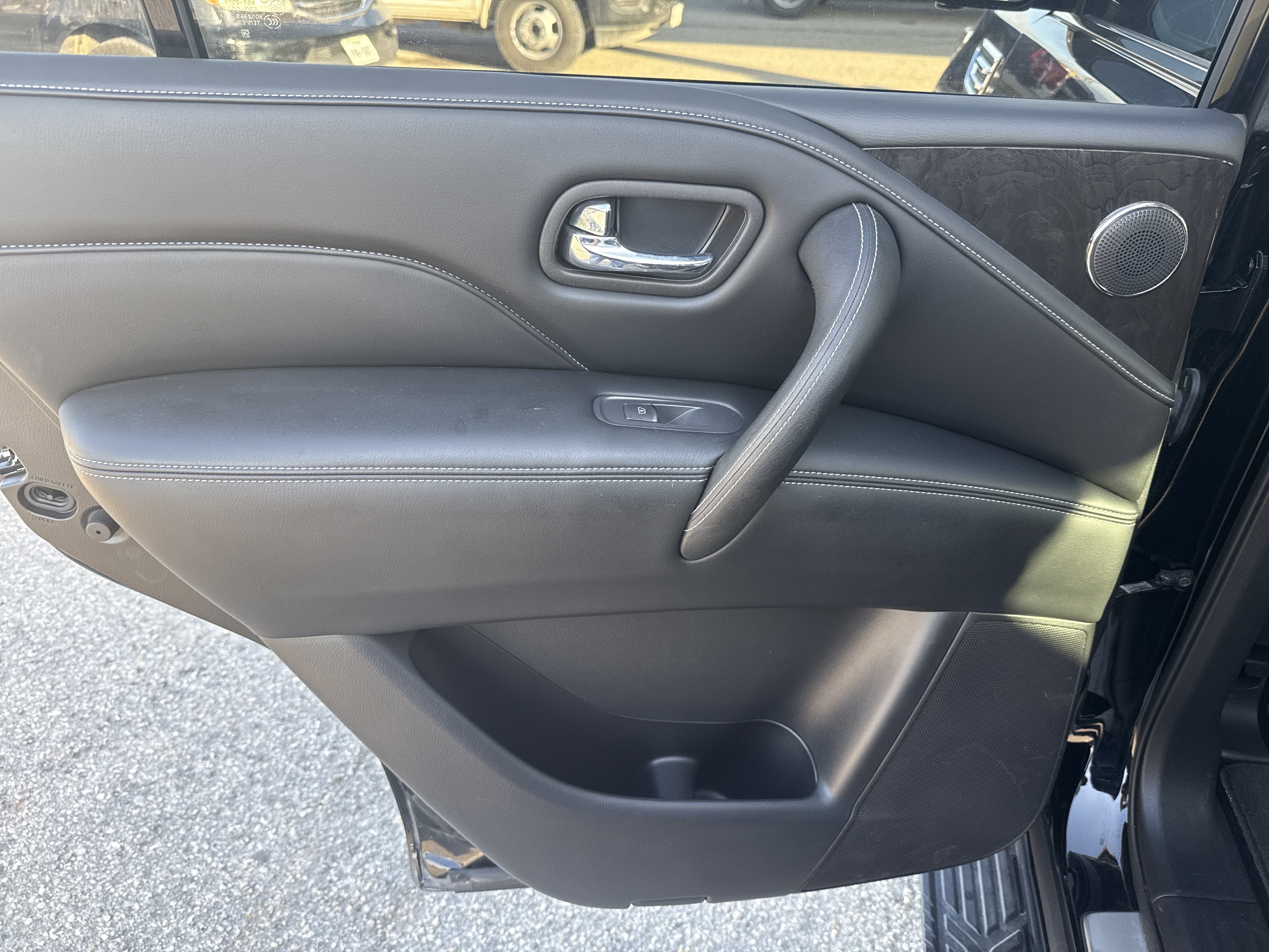 2023 INFINITI QX80 LUXE