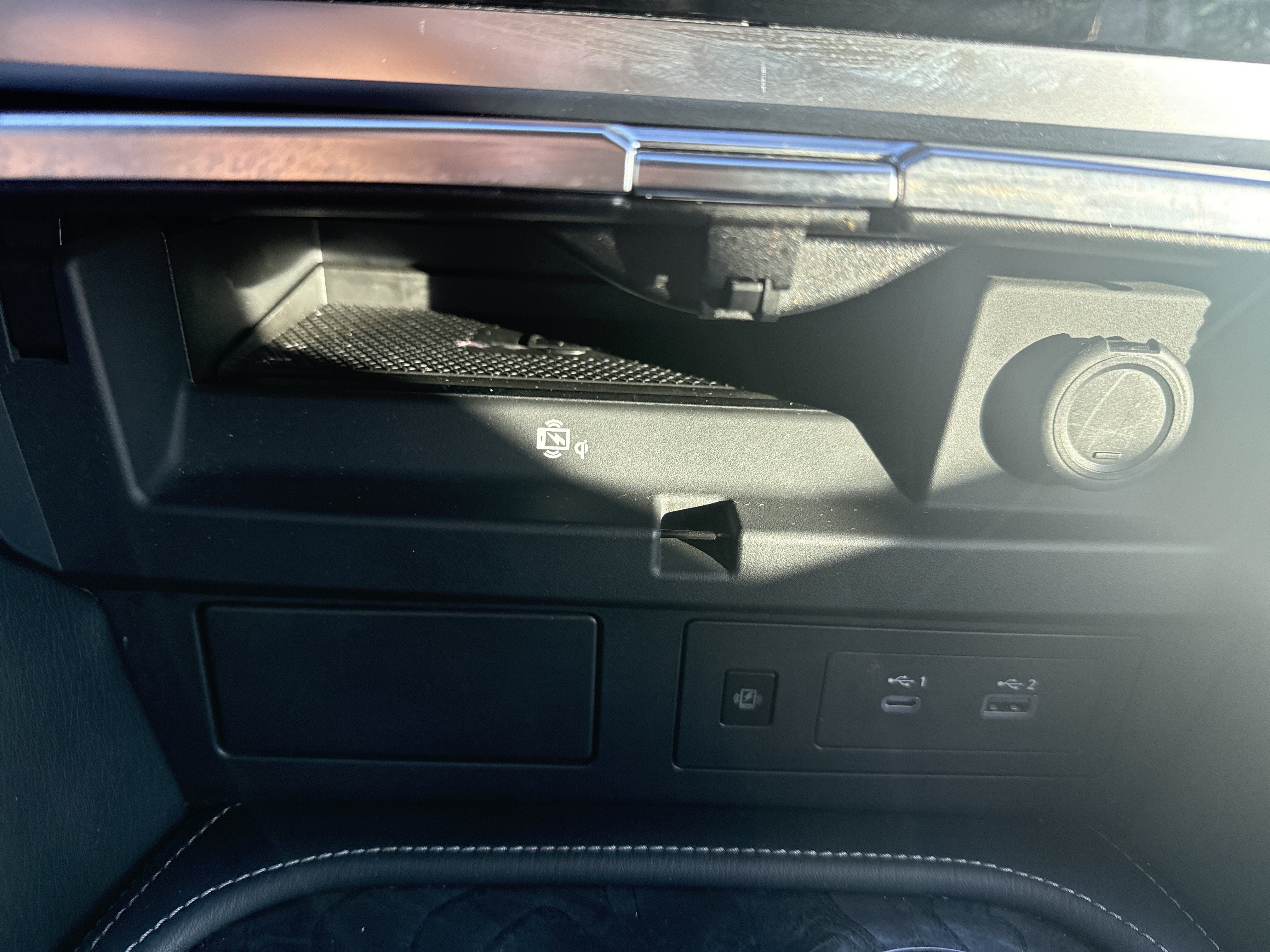 2023 INFINITI QX80 LUXE