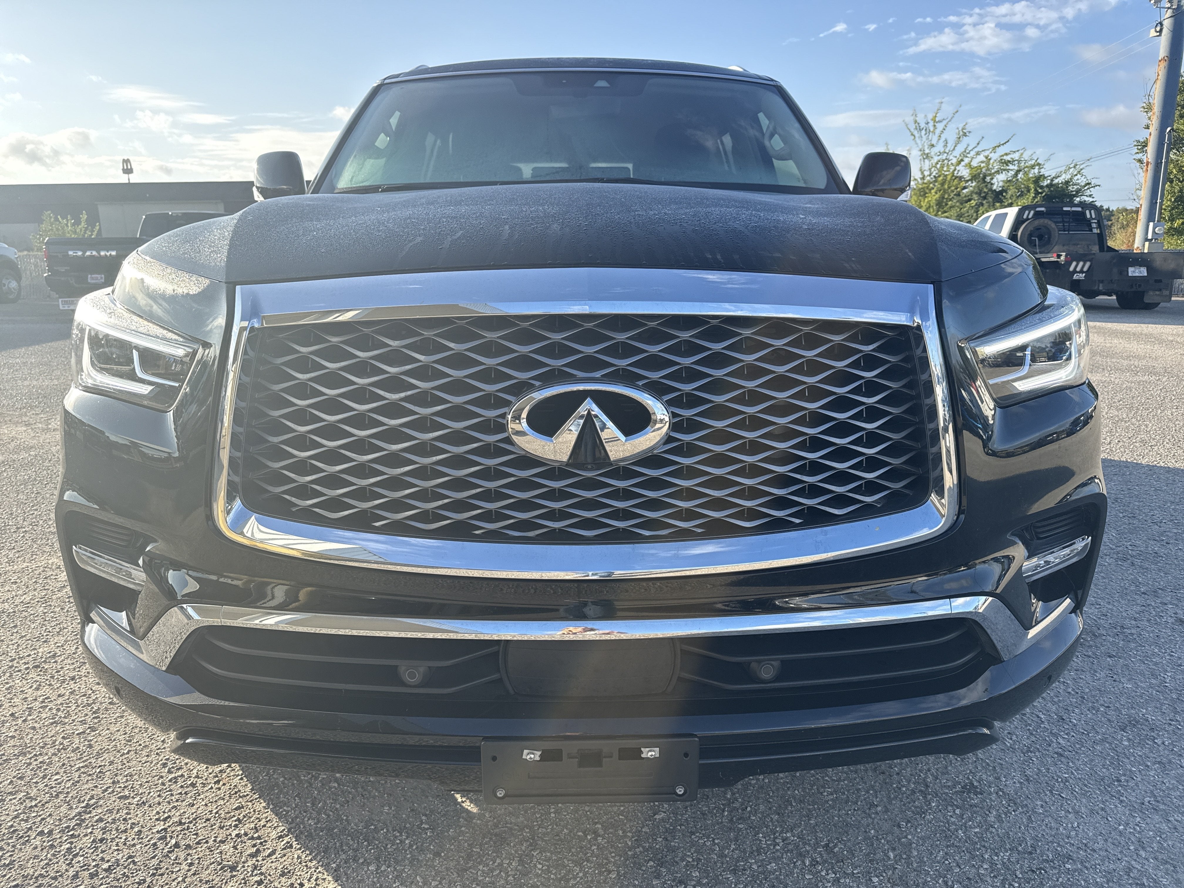 2023 INFINITI QX80 LUXE
