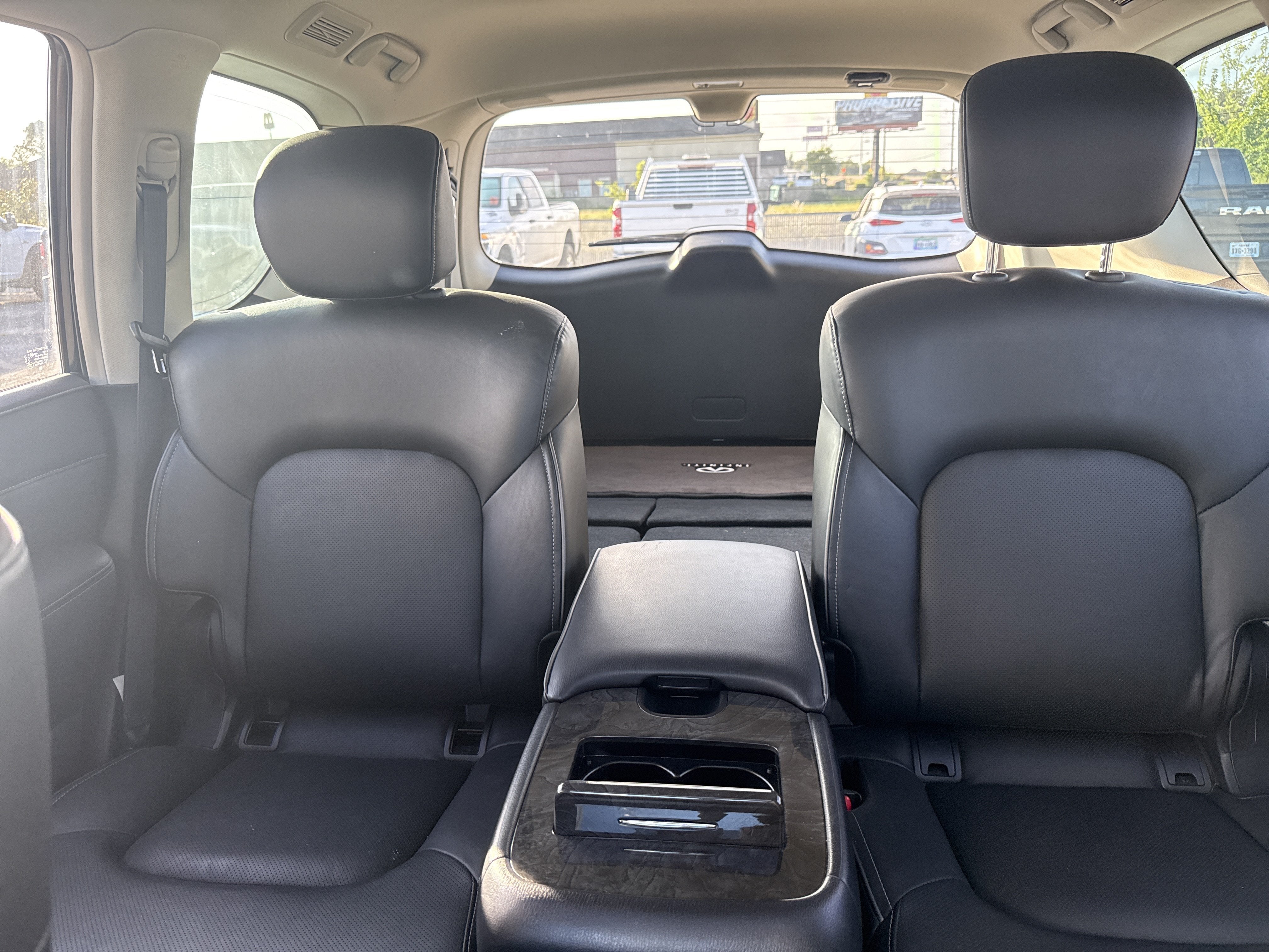 2023 INFINITI QX80 LUXE