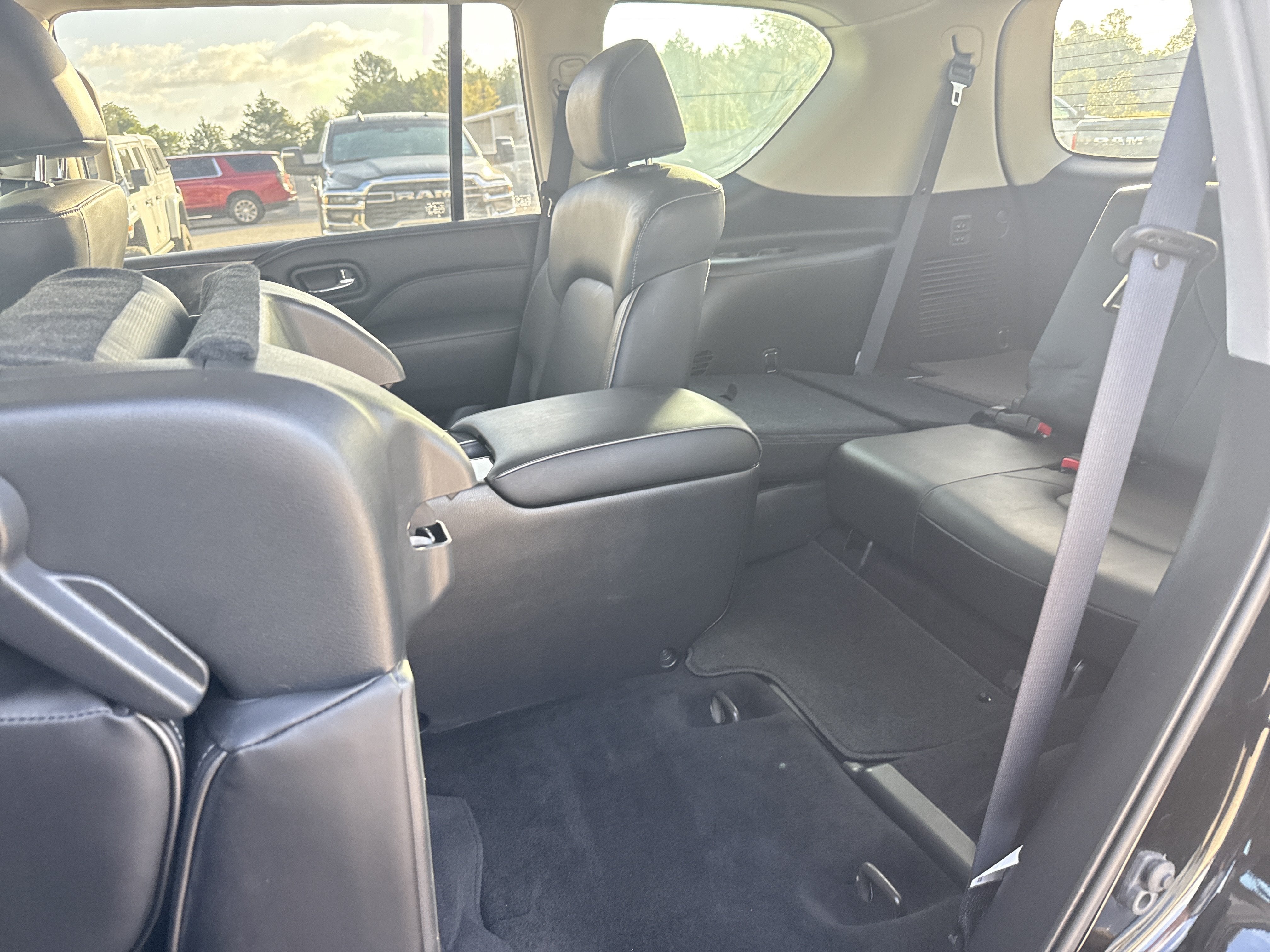 2023 INFINITI QX80 LUXE