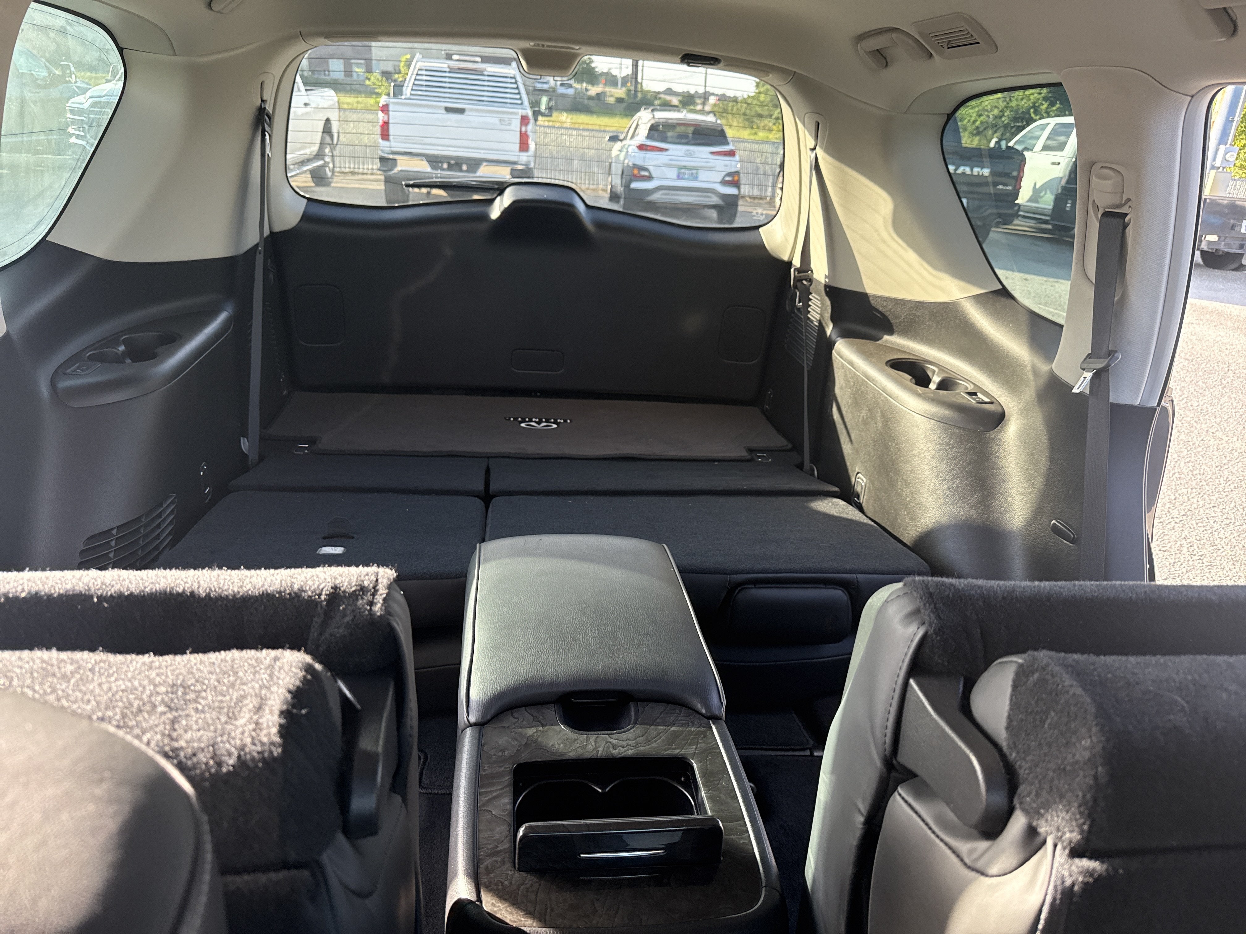 2023 INFINITI QX80 LUXE