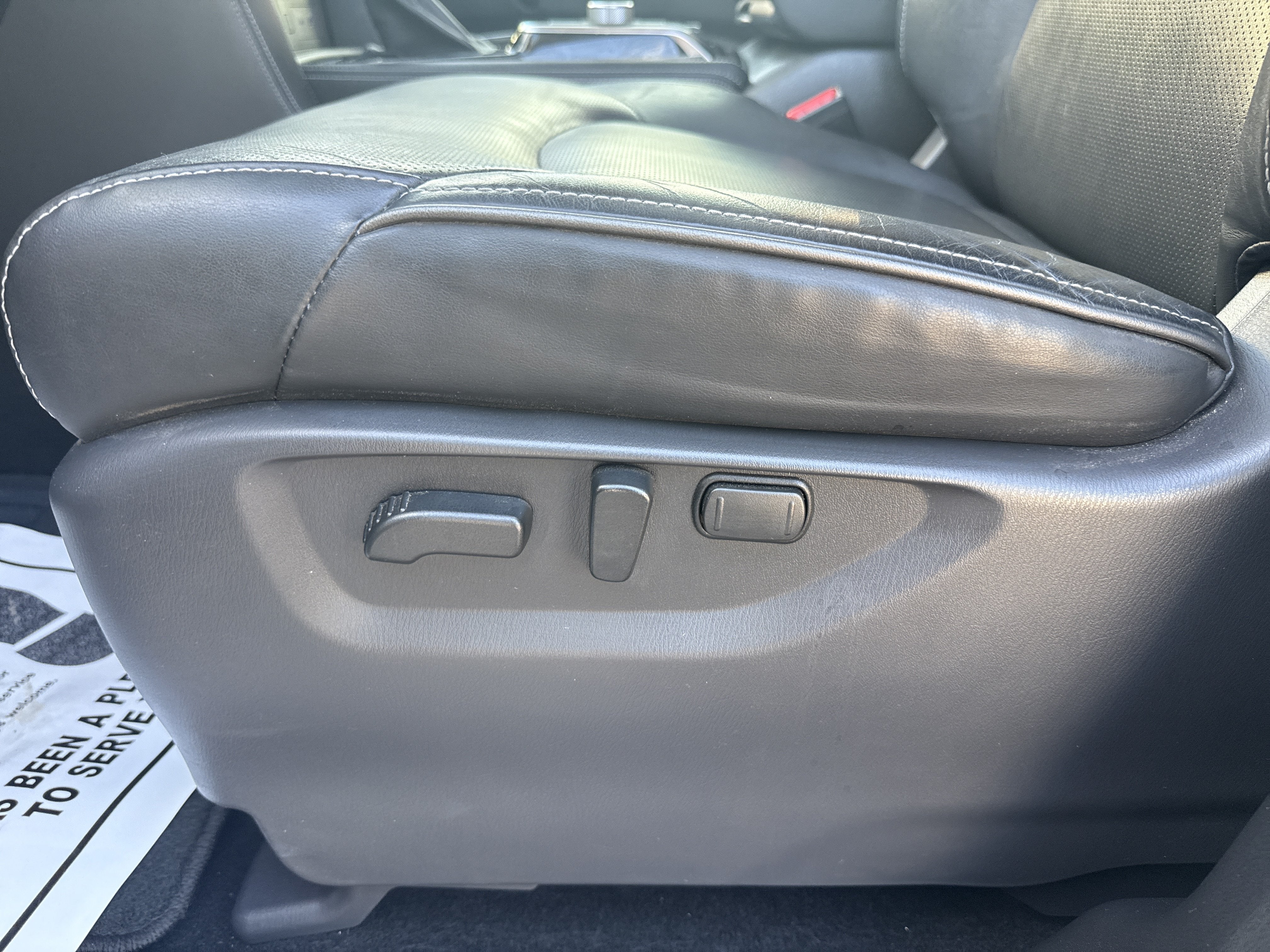 2023 INFINITI QX80 LUXE