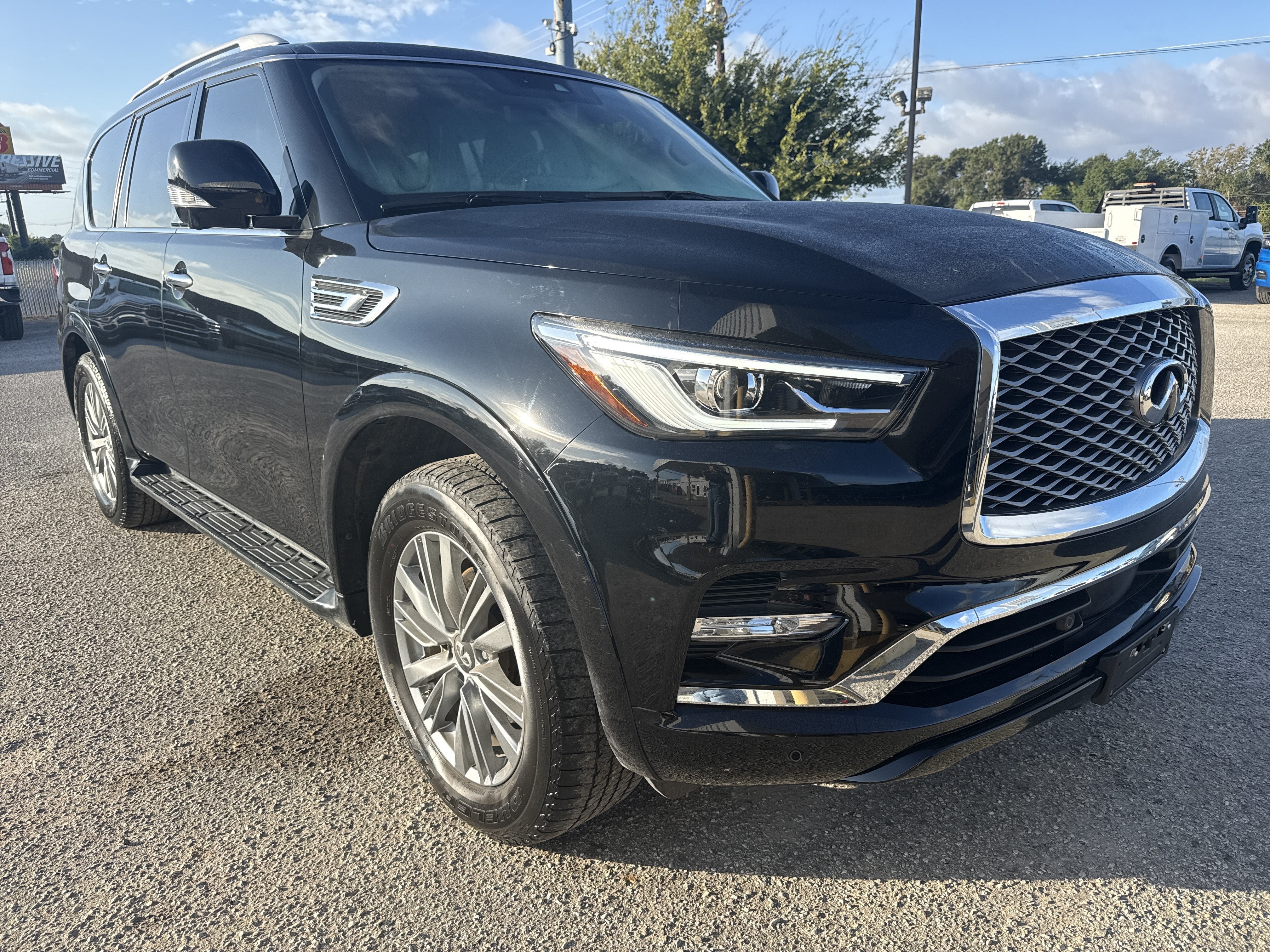 2023 INFINITI QX80 LUXE