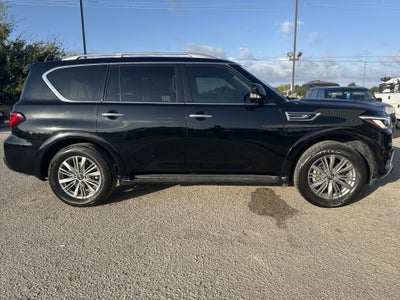 2023 INFINITI QX80 LUXE