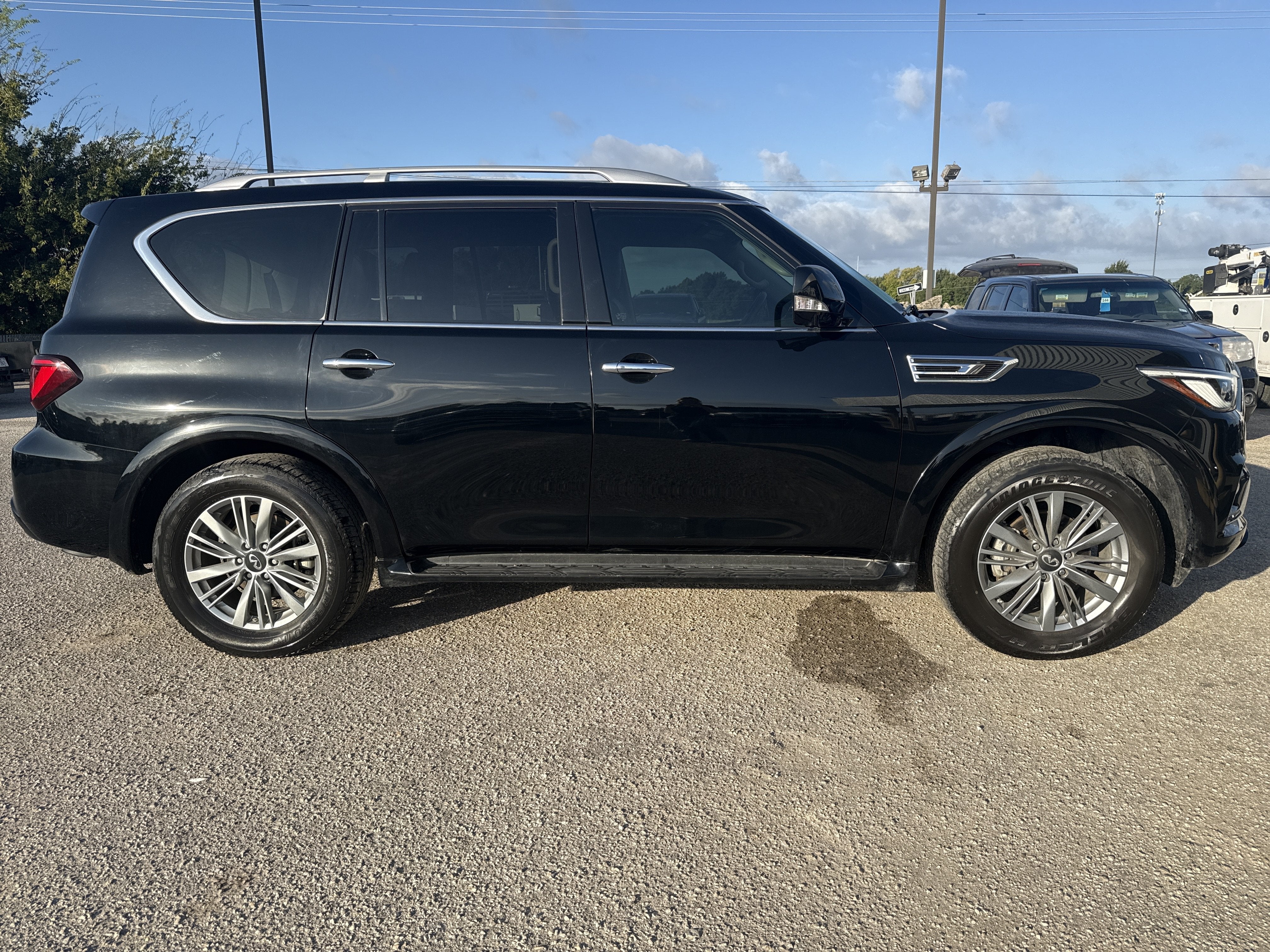 2023 INFINITI QX80 LUXE