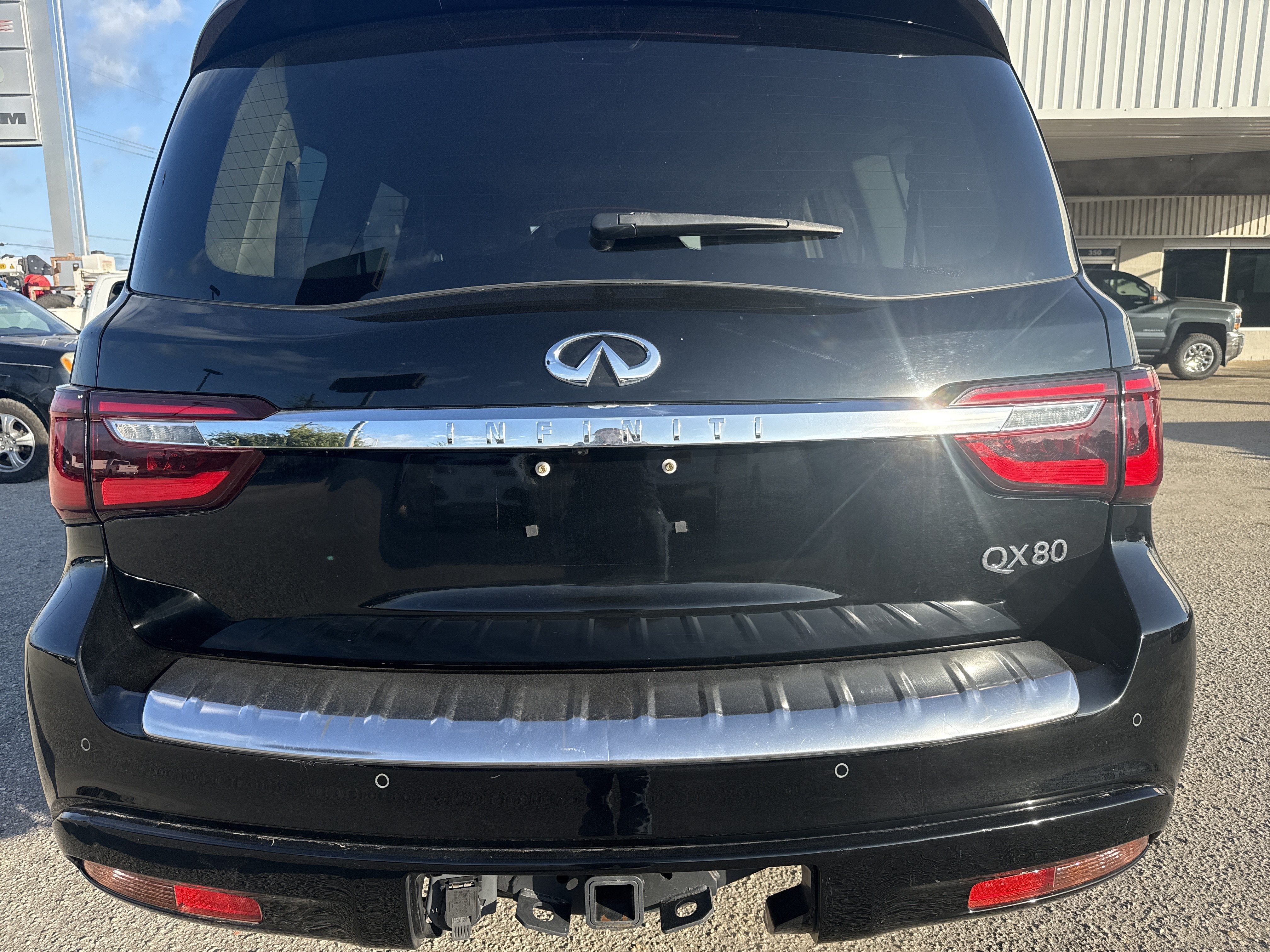 2023 INFINITI QX80 LUXE