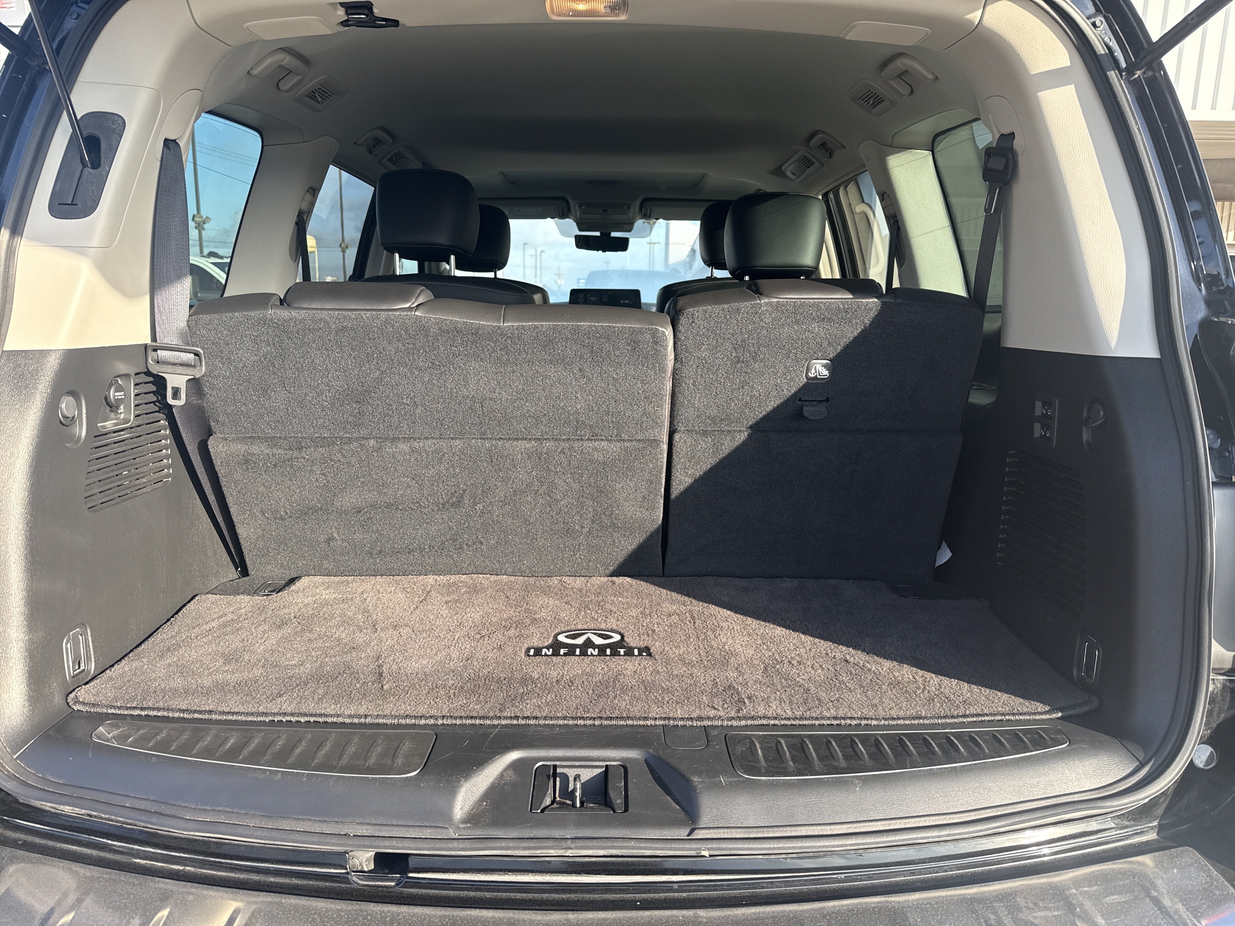 2023 INFINITI QX80 LUXE