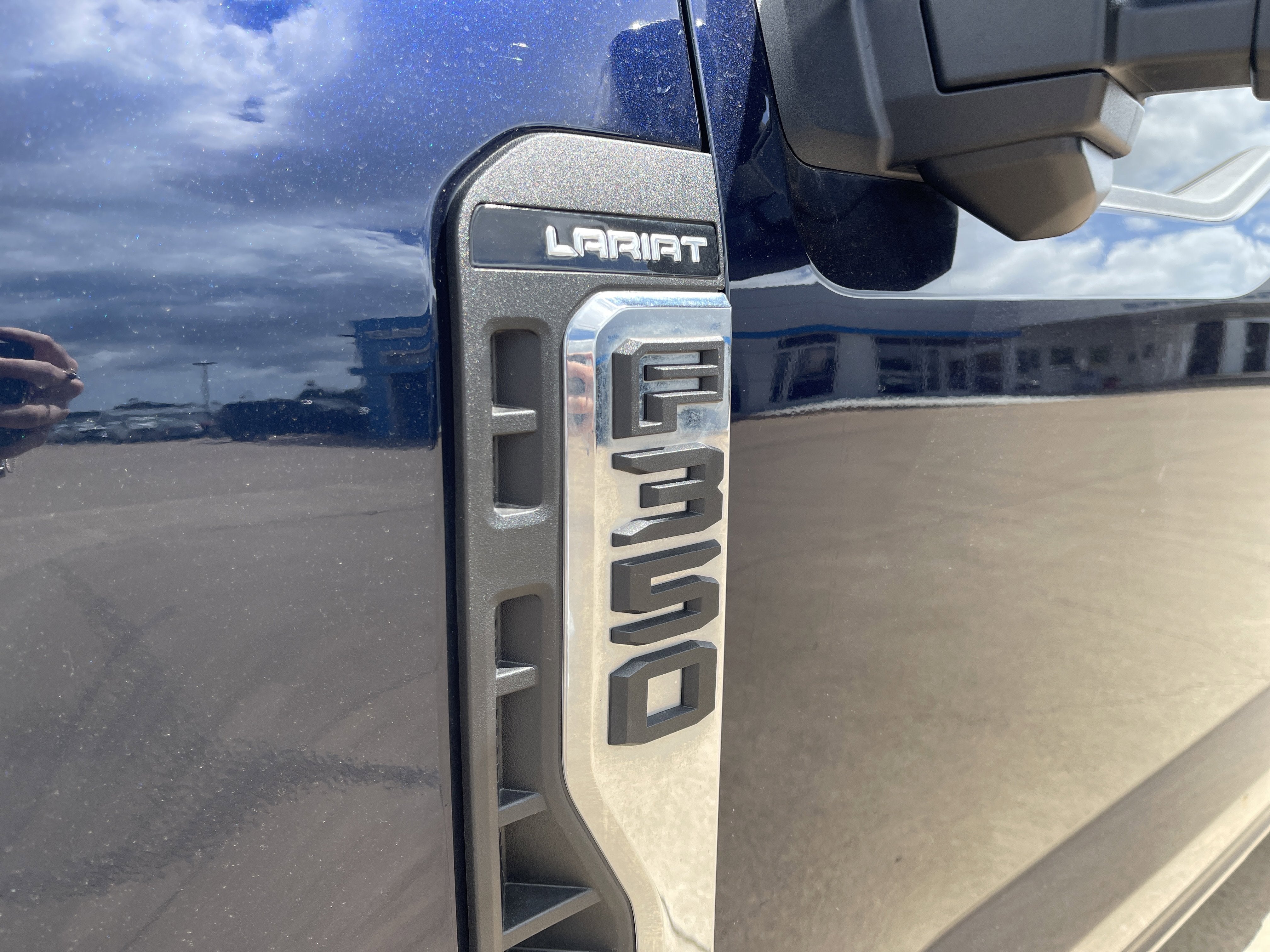 2024 Ford Super Duty F-350 DRW LARIAT
