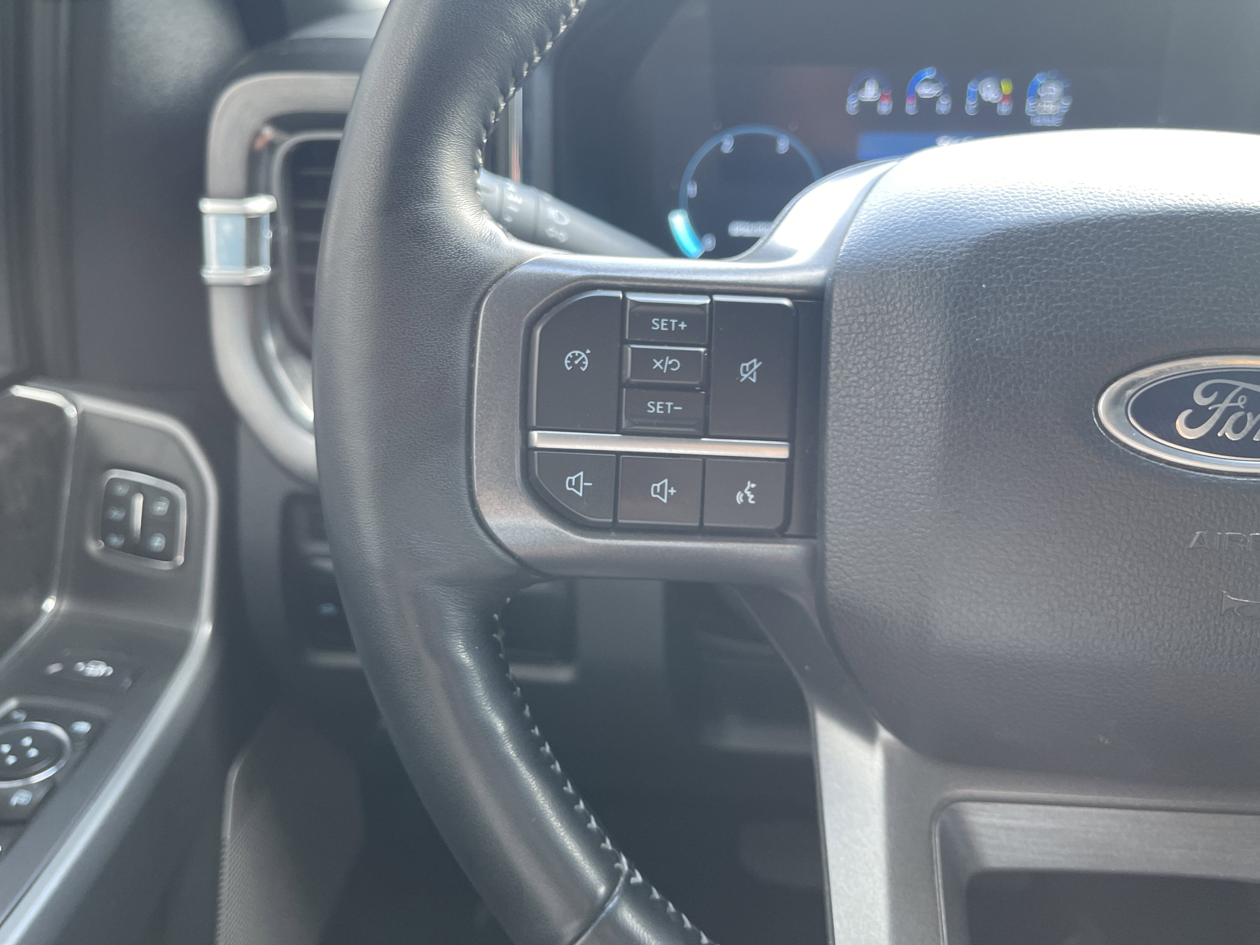 2024 Ford Super Duty F-350 DRW LARIAT