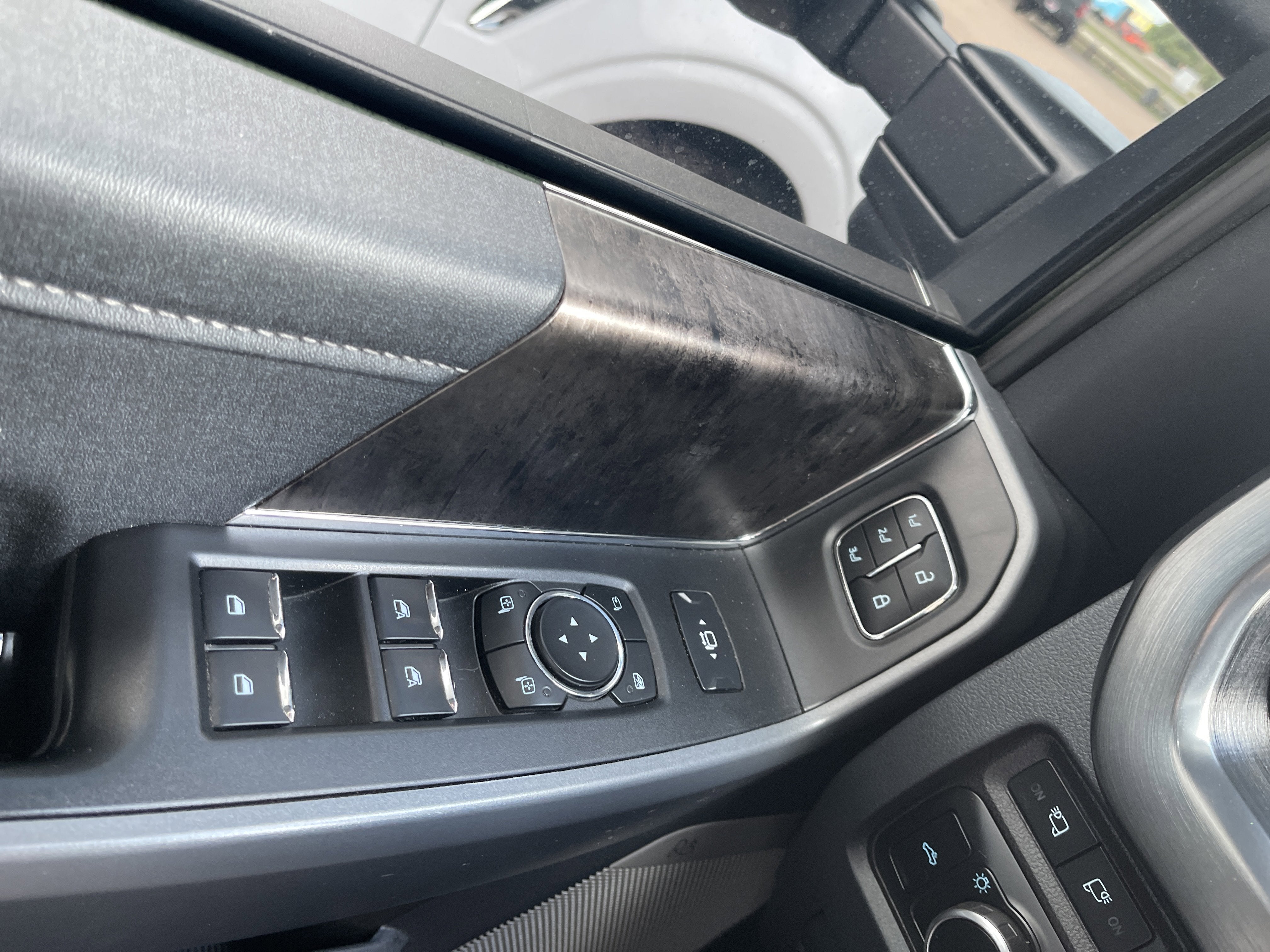2024 Ford Super Duty F-350 DRW LARIAT