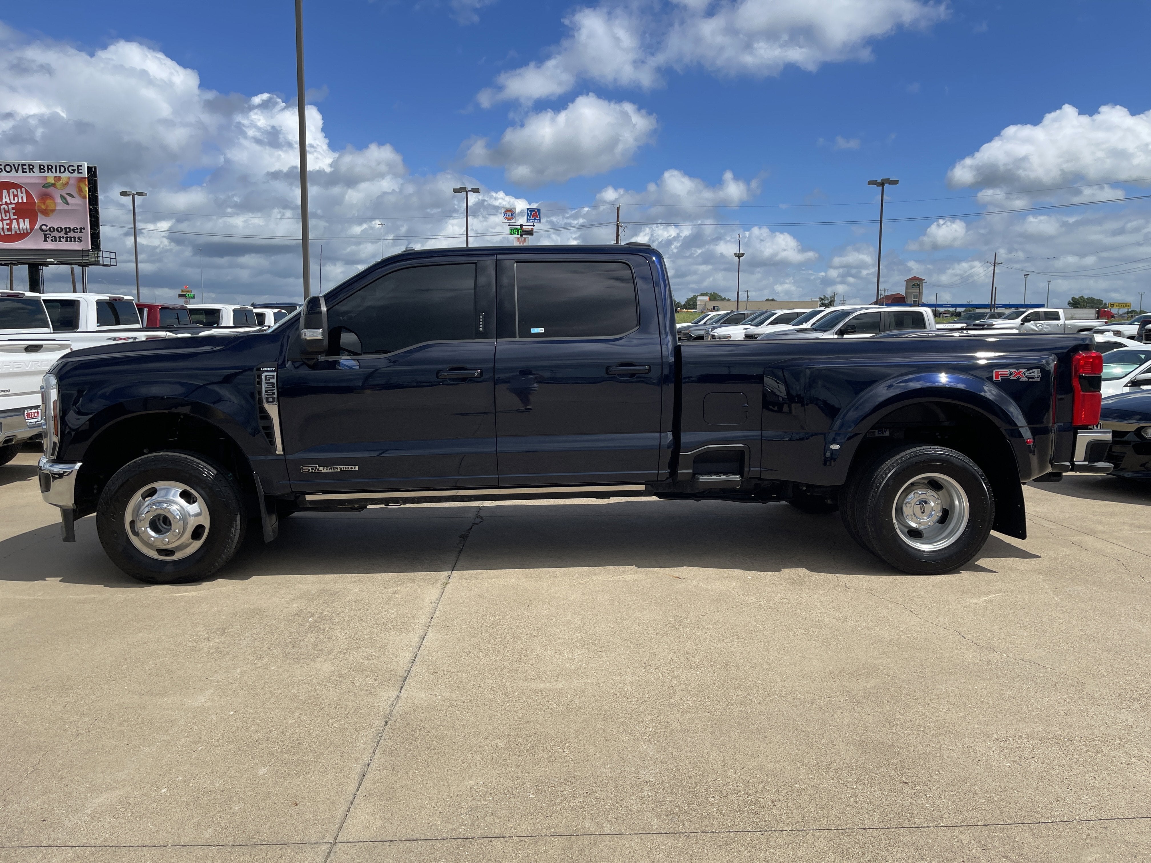2024 Ford Super Duty F-350 DRW LARIAT