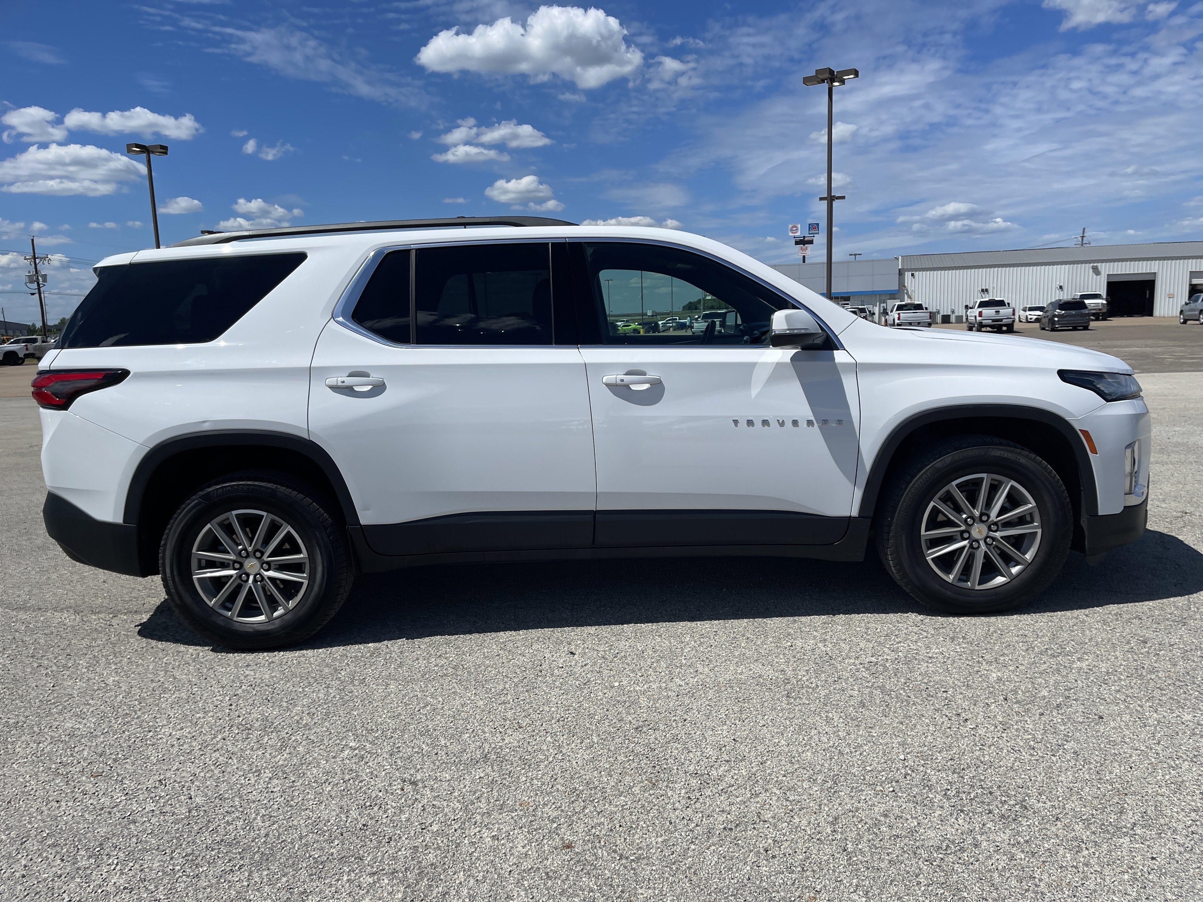 2023 Chevrolet Traverse LT Cloth