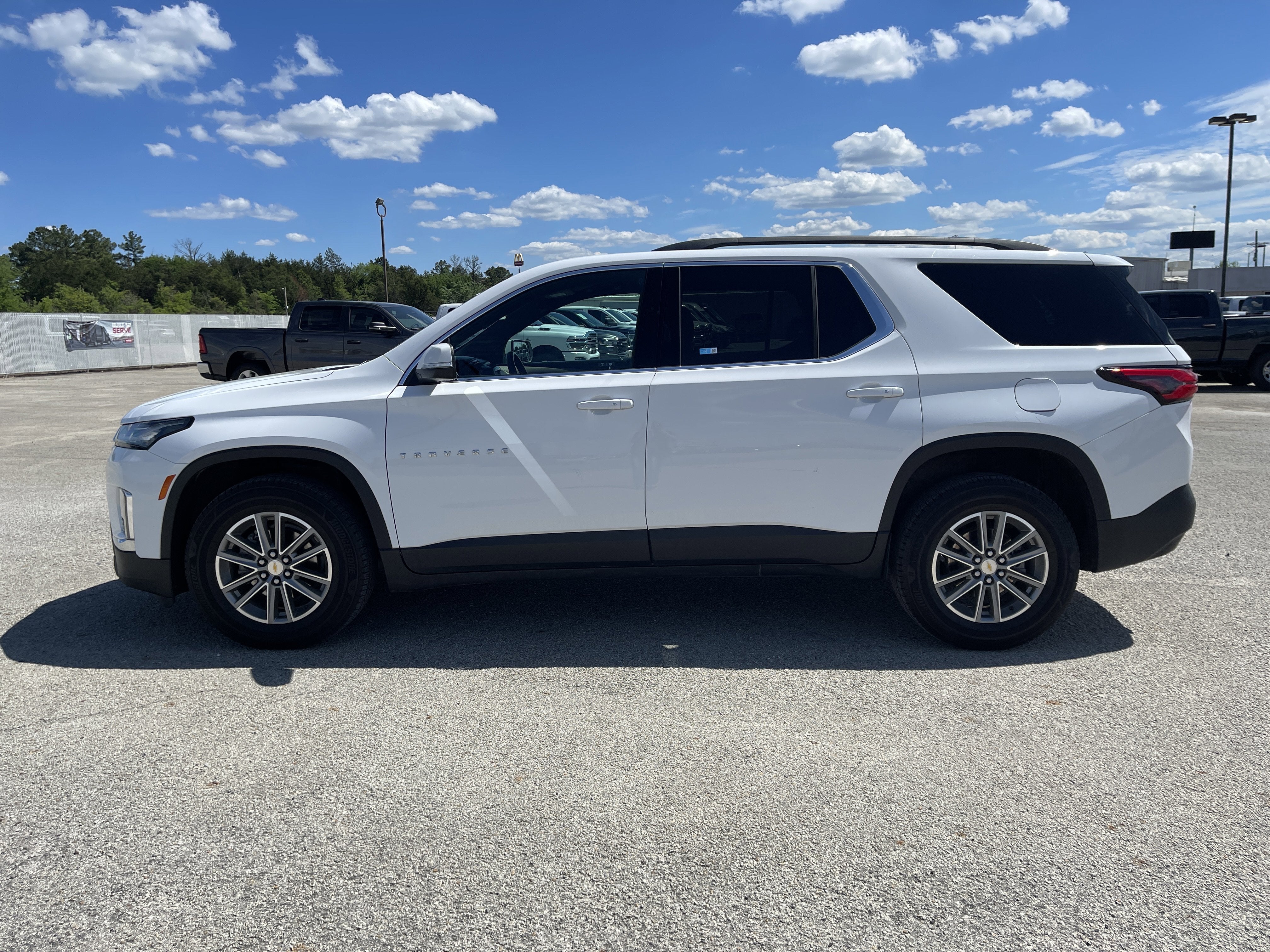 2023 Chevrolet Traverse LT Cloth