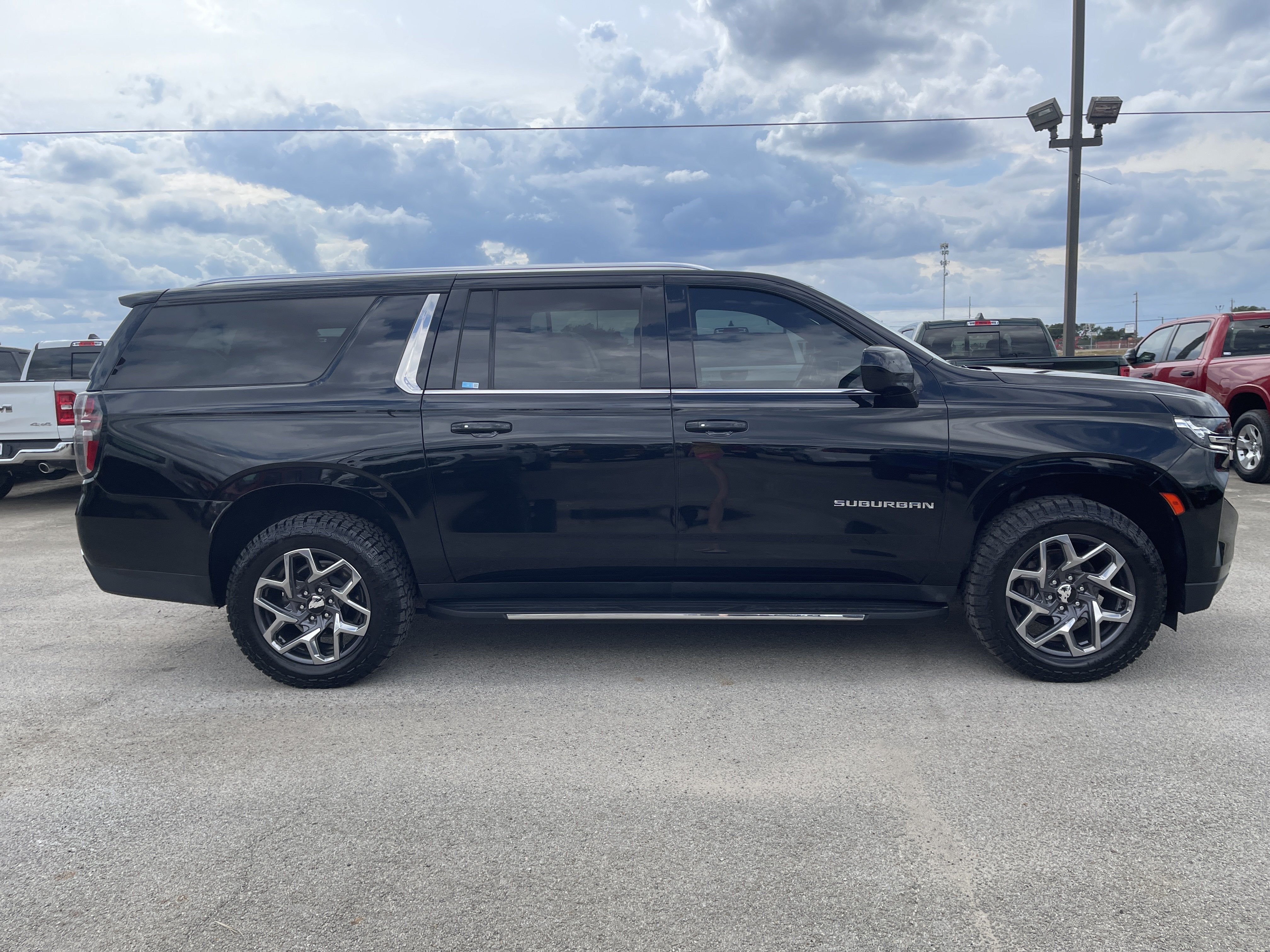 2023 Chevrolet Suburban LT