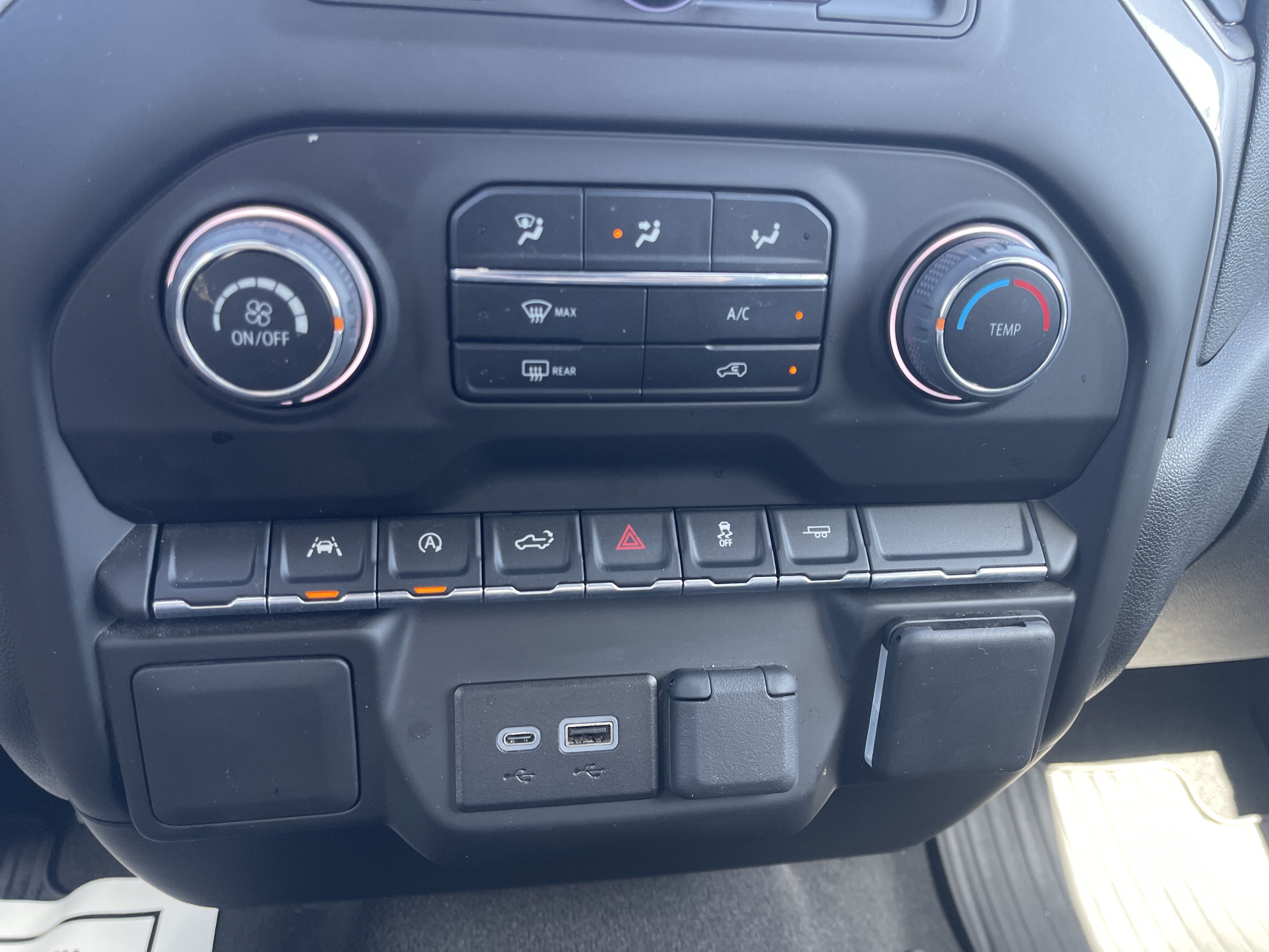 2024 Chevrolet Silverado 1500 Custom