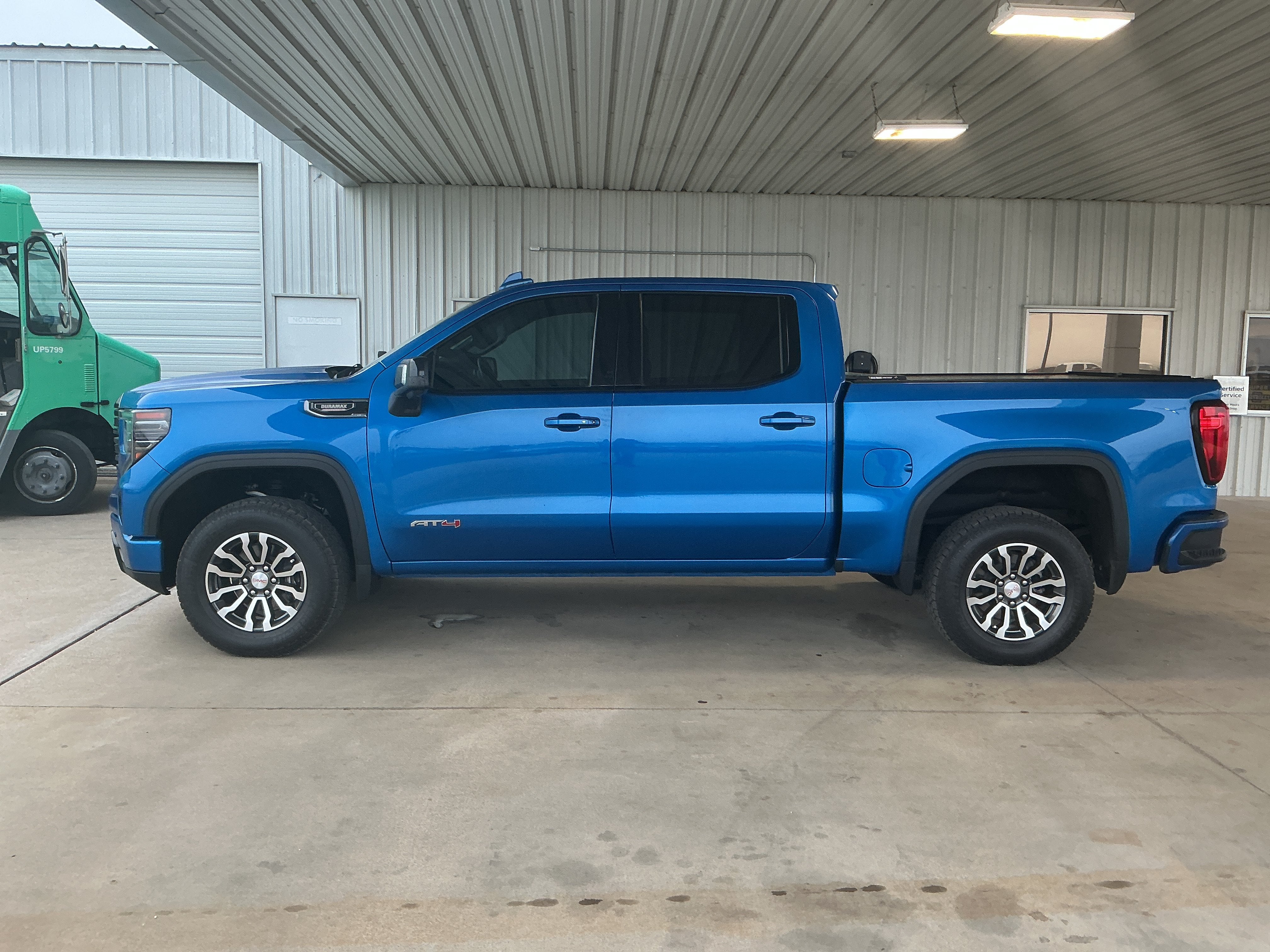 2023 GMC Sierra 1500 AT4