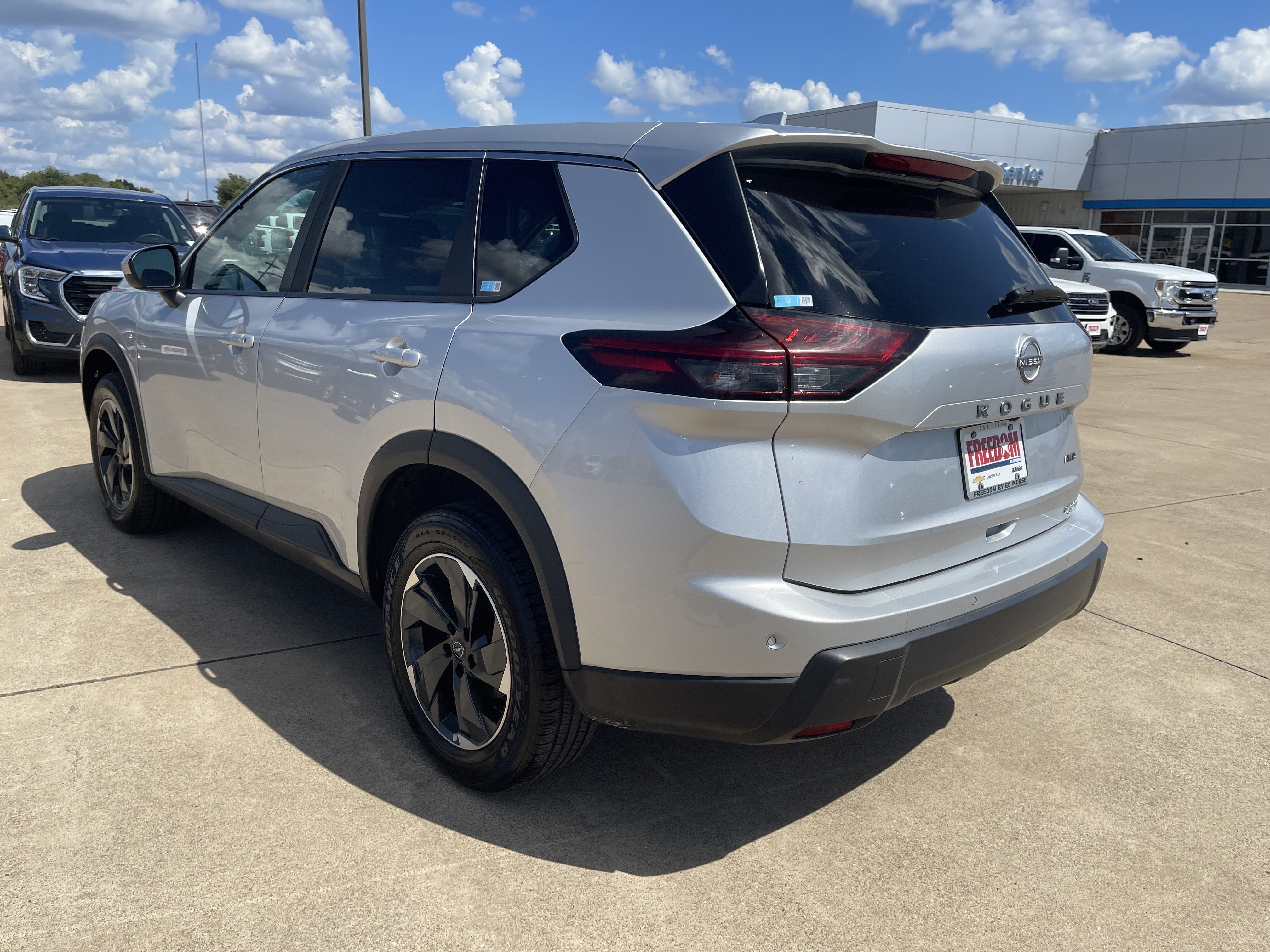 2025 Nissan Rogue SV