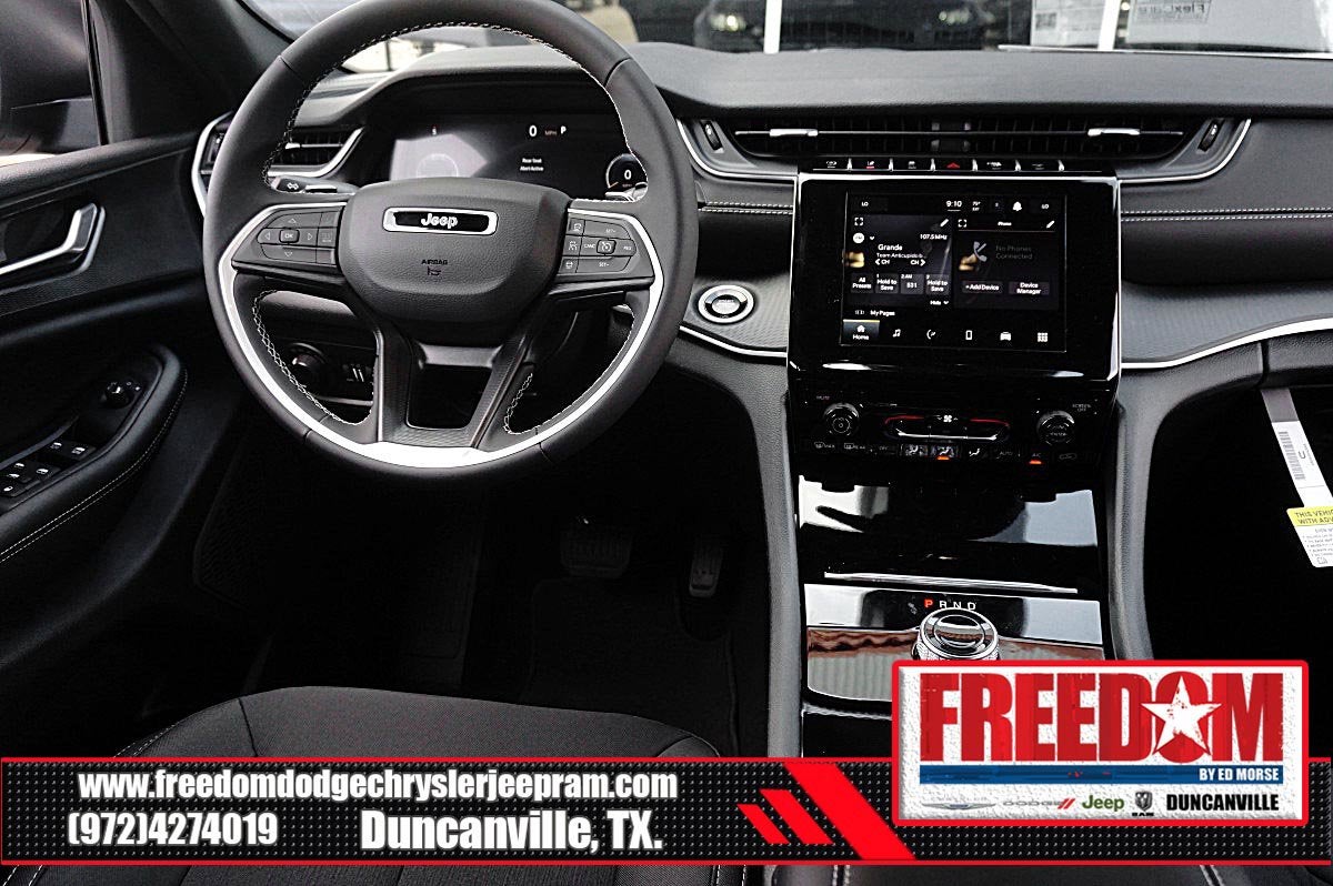 2026 Jeep Grand Cherokee Laredo