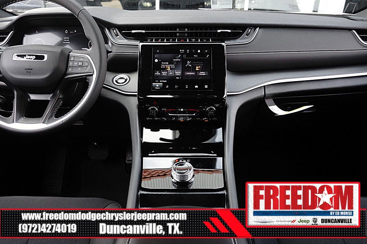 2026 Jeep Grand Cherokee Laredo