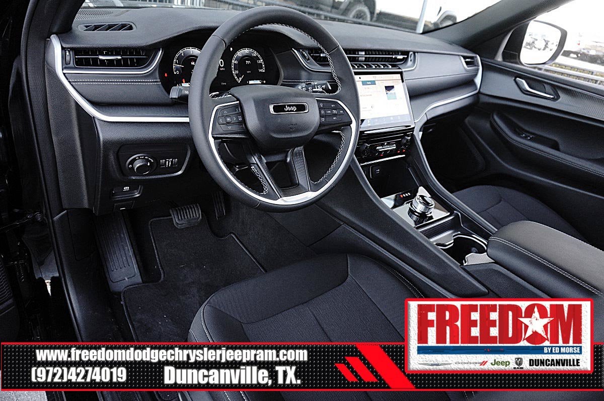 2027 Jeep Grand Cherokee Laredo
