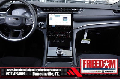 2027 Jeep Grand Cherokee Laredo