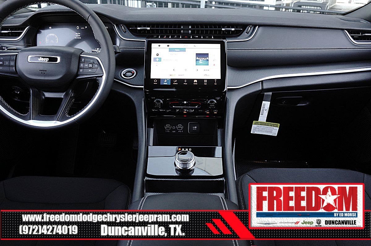 2027 Jeep Grand Cherokee Laredo