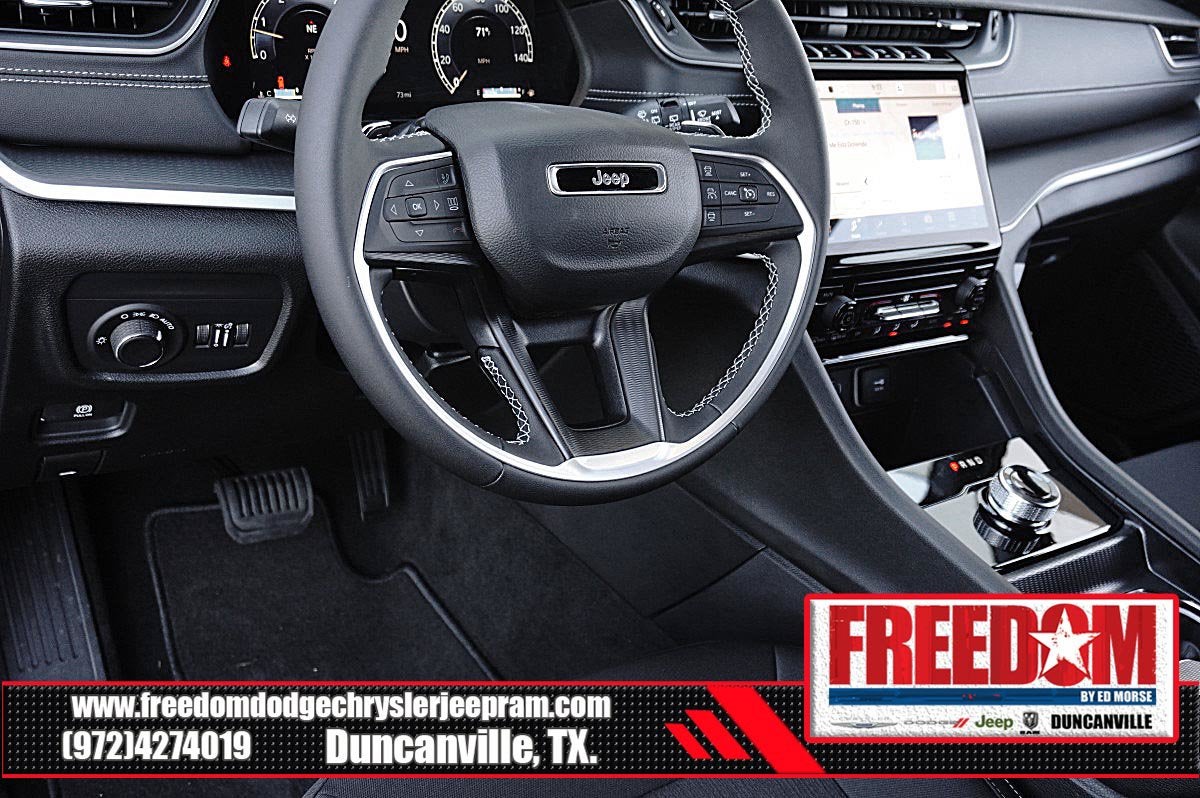 2027 Jeep Grand Cherokee Laredo