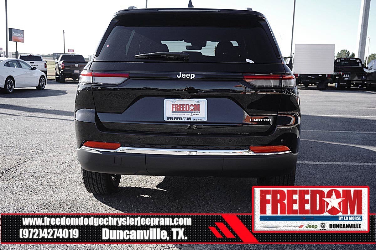 2027 Jeep Grand Cherokee Laredo