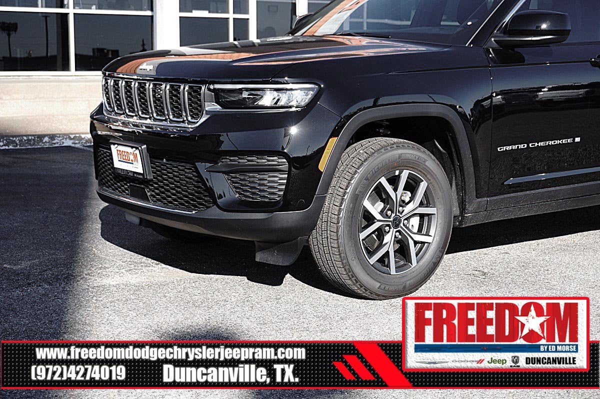2027 Jeep Grand Cherokee Laredo
