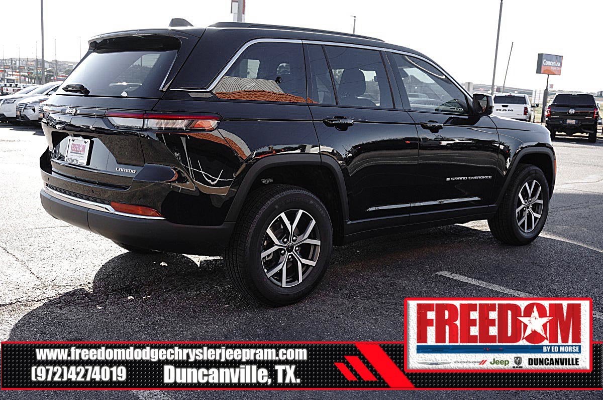 2027 Jeep Grand Cherokee Laredo