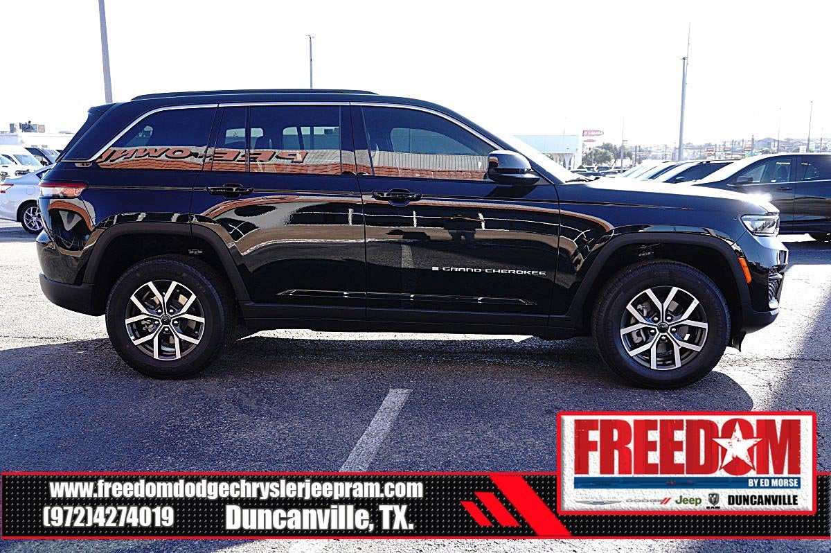2027 Jeep Grand Cherokee Laredo